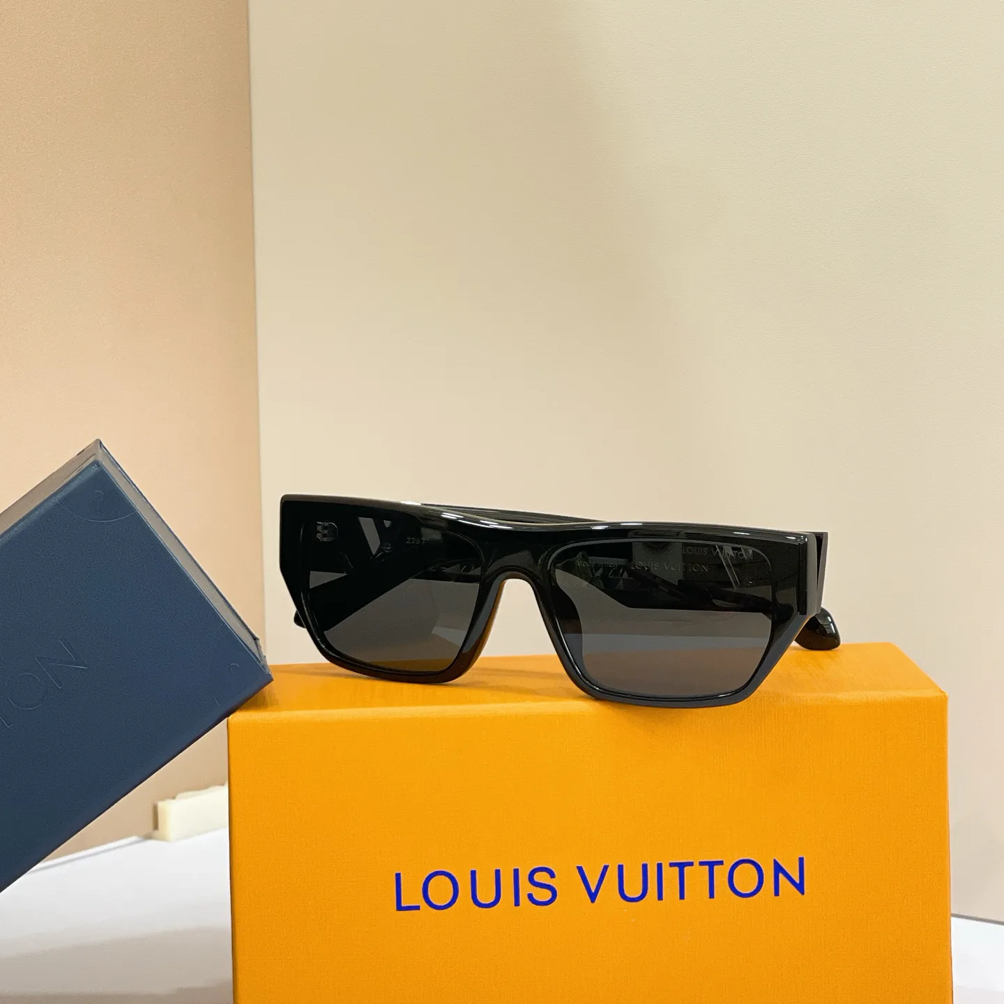 Очки Louis Vuitton 17495877