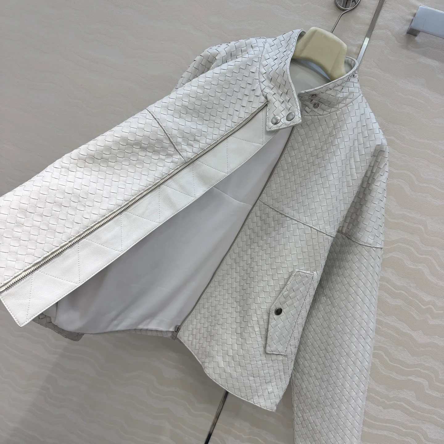 Кожаные Куртки И Дублёнки Женские Bottega Veneta 18890995