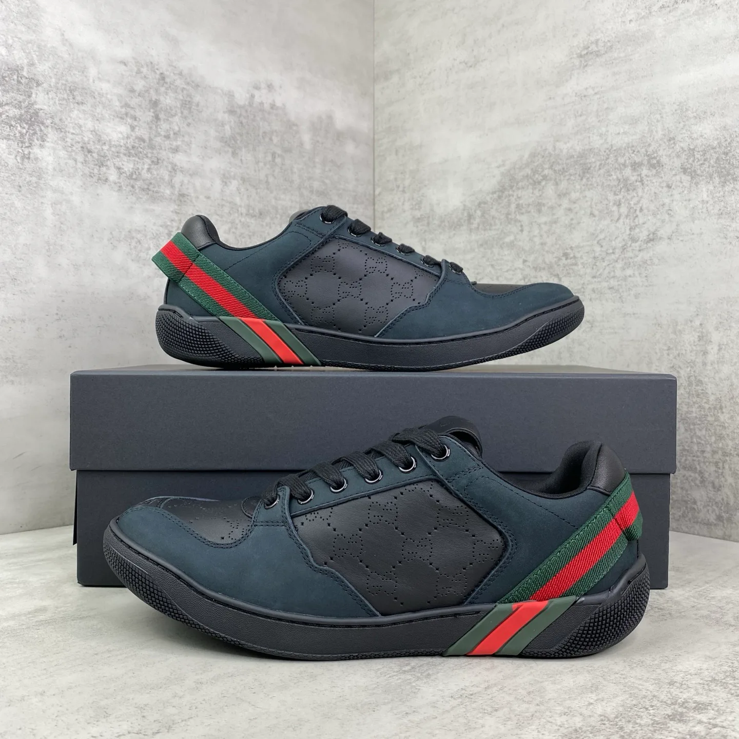 Кроссовки Женские Gucci 18437400