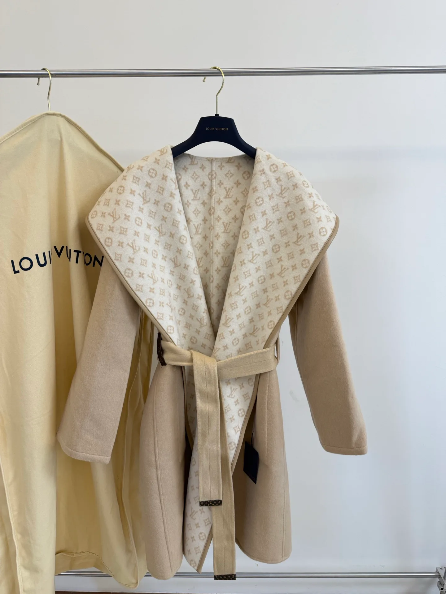 Пальто Женские Louis Vuitton 18601488