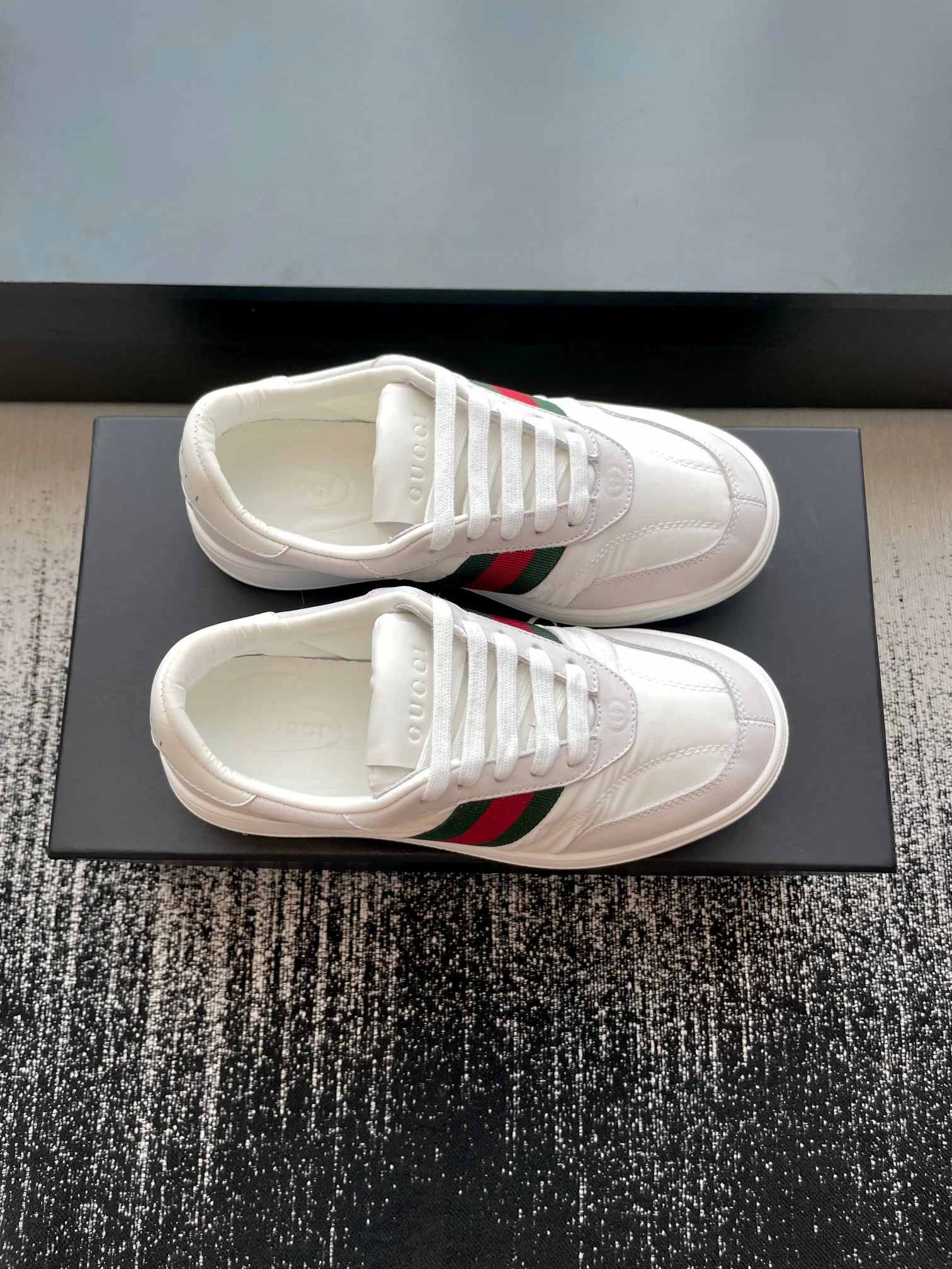 Кроссовки Женские Gucci 18447991