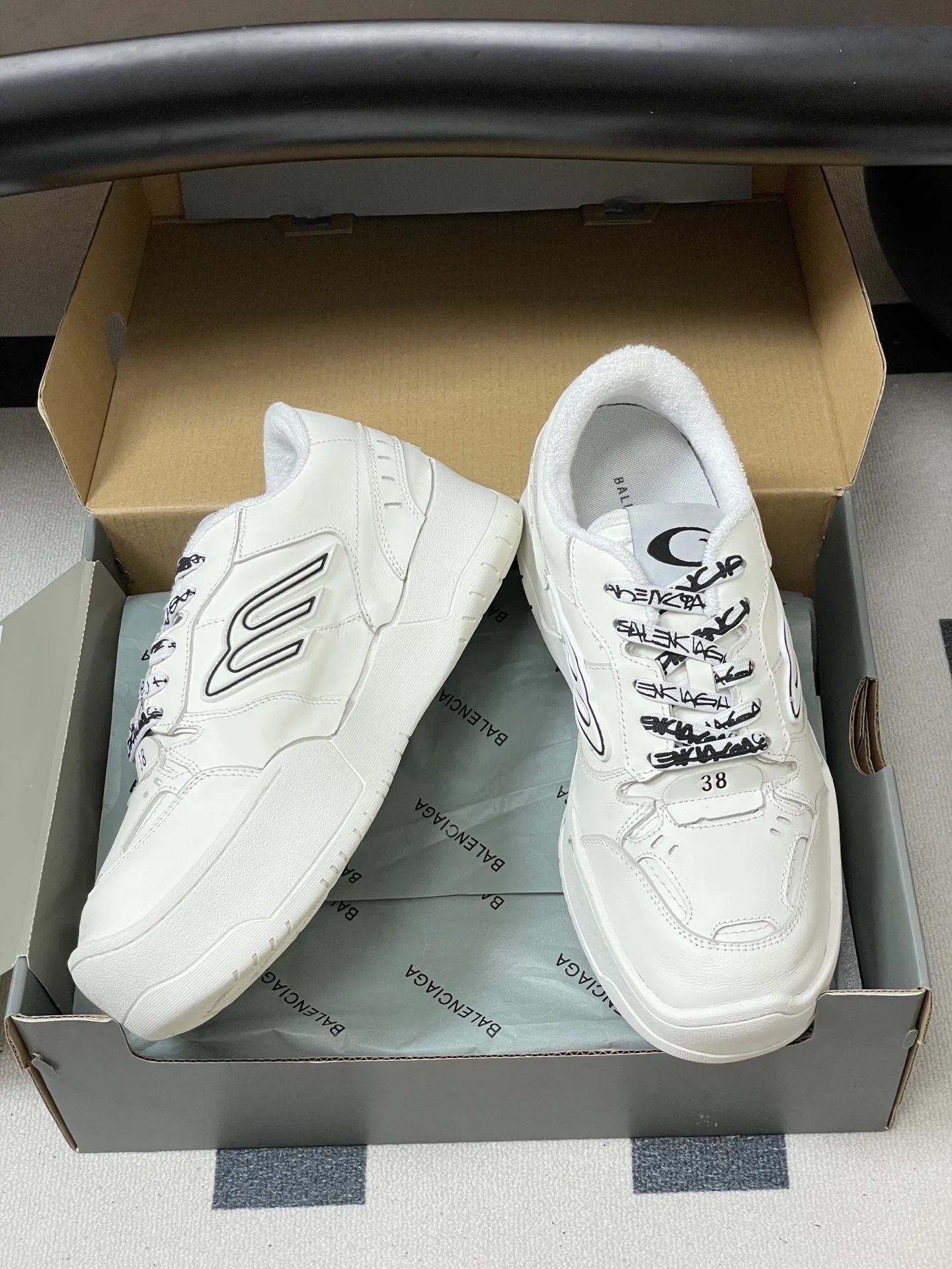 Кроссовки Женские Balenciaga 11680187