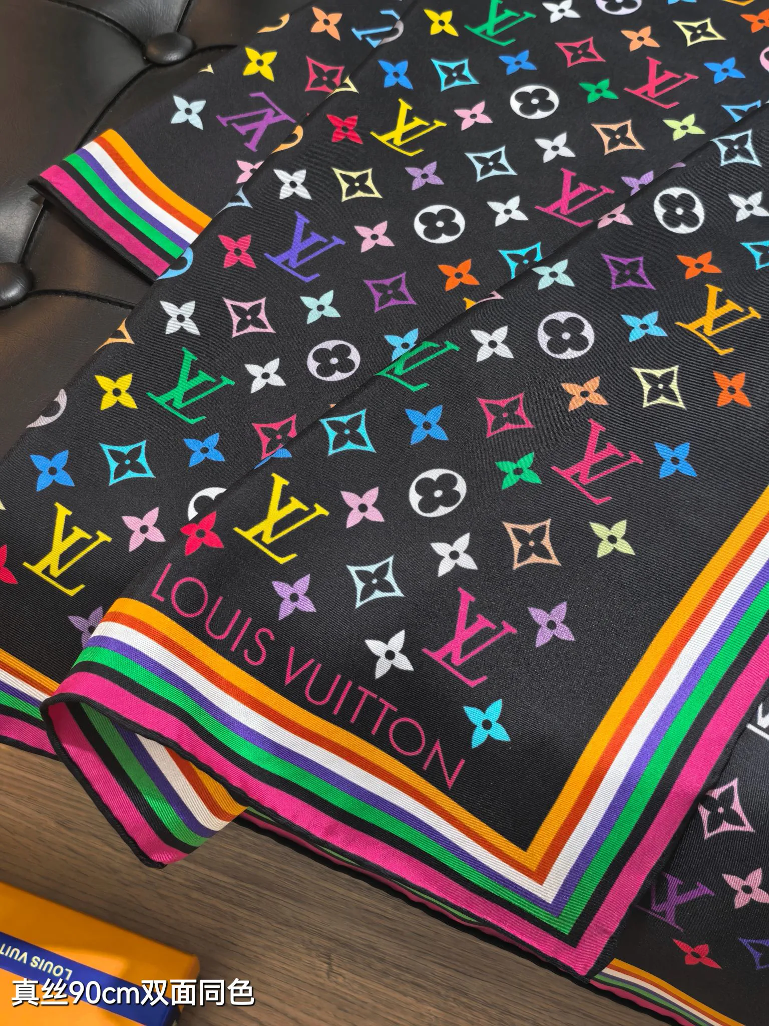 Текстиль Louis Vuitton 13268359