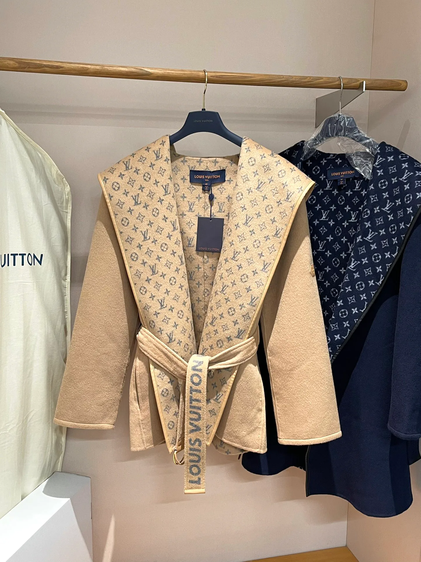 Пальто Женские Louis Vuitton 669872