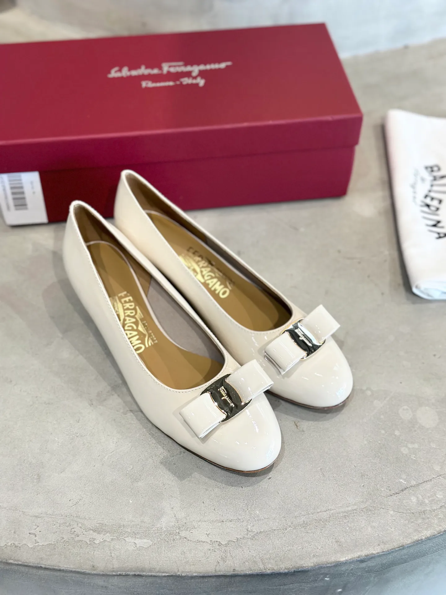 Туфли Женские Salvatore Ferragamo 18340703