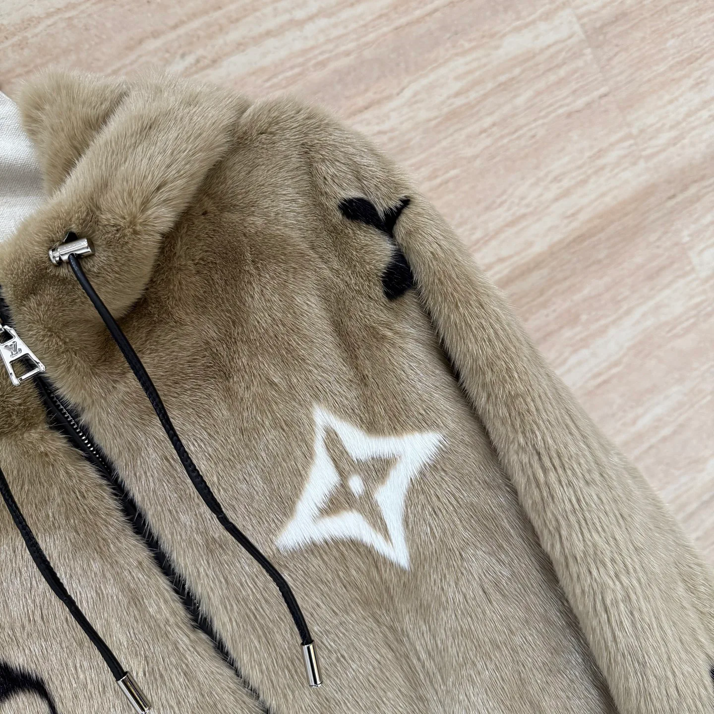 Куртки И Пуховики Женские Louis Vuitton 1061371