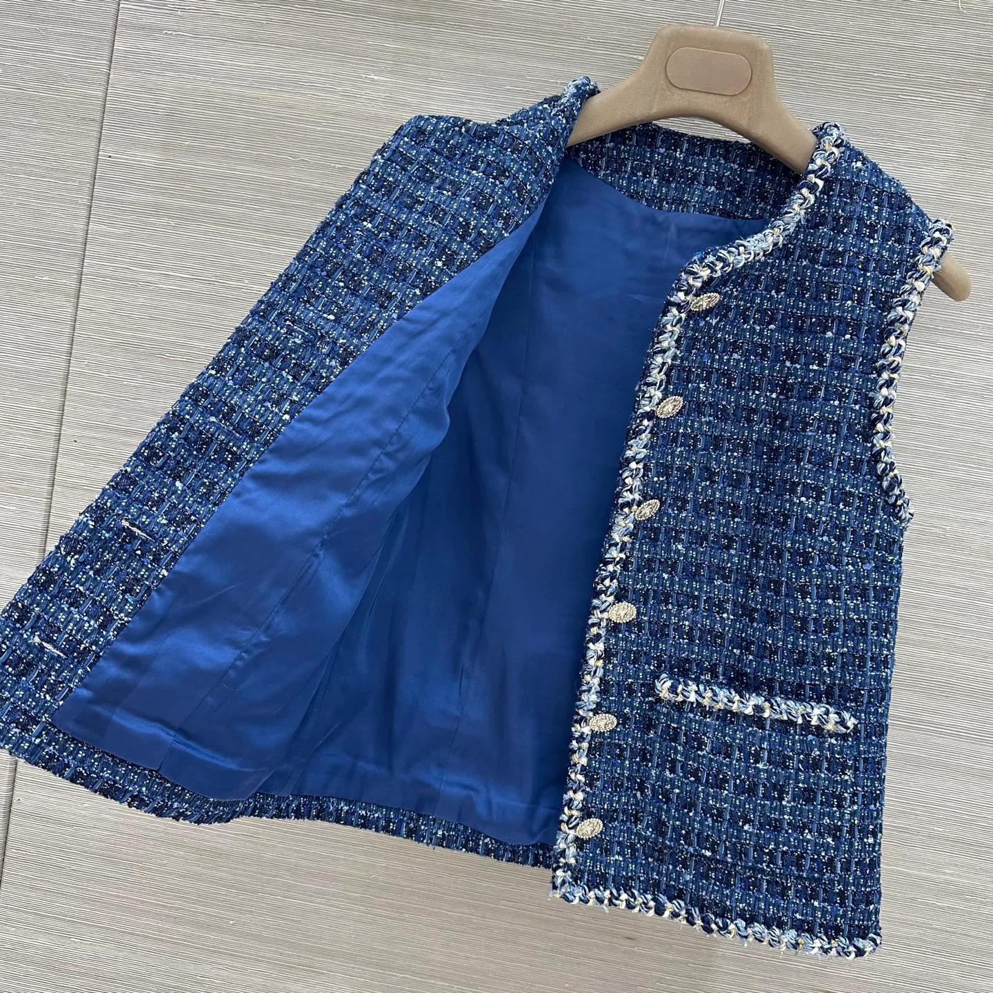Жилеты Женские Chanel 18027441