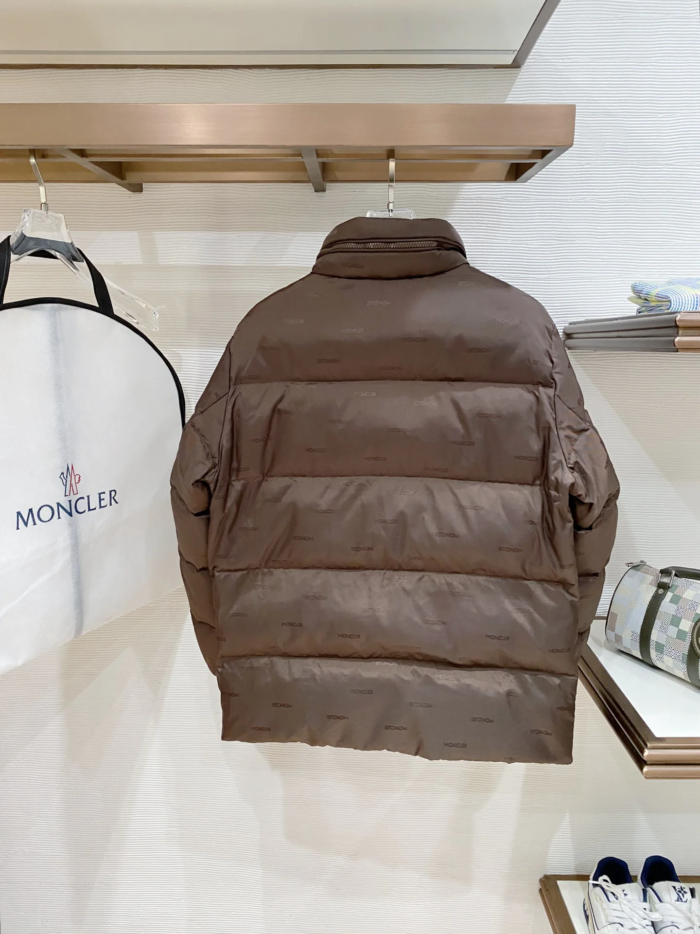 Куртки И Пуховики Мужские Moncler 17930665