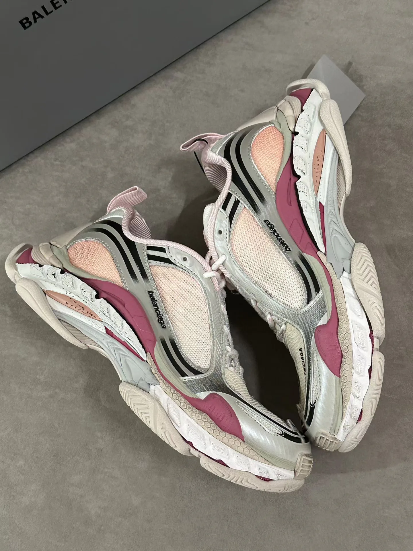 Кроссовки Женские Balenciaga 18744010