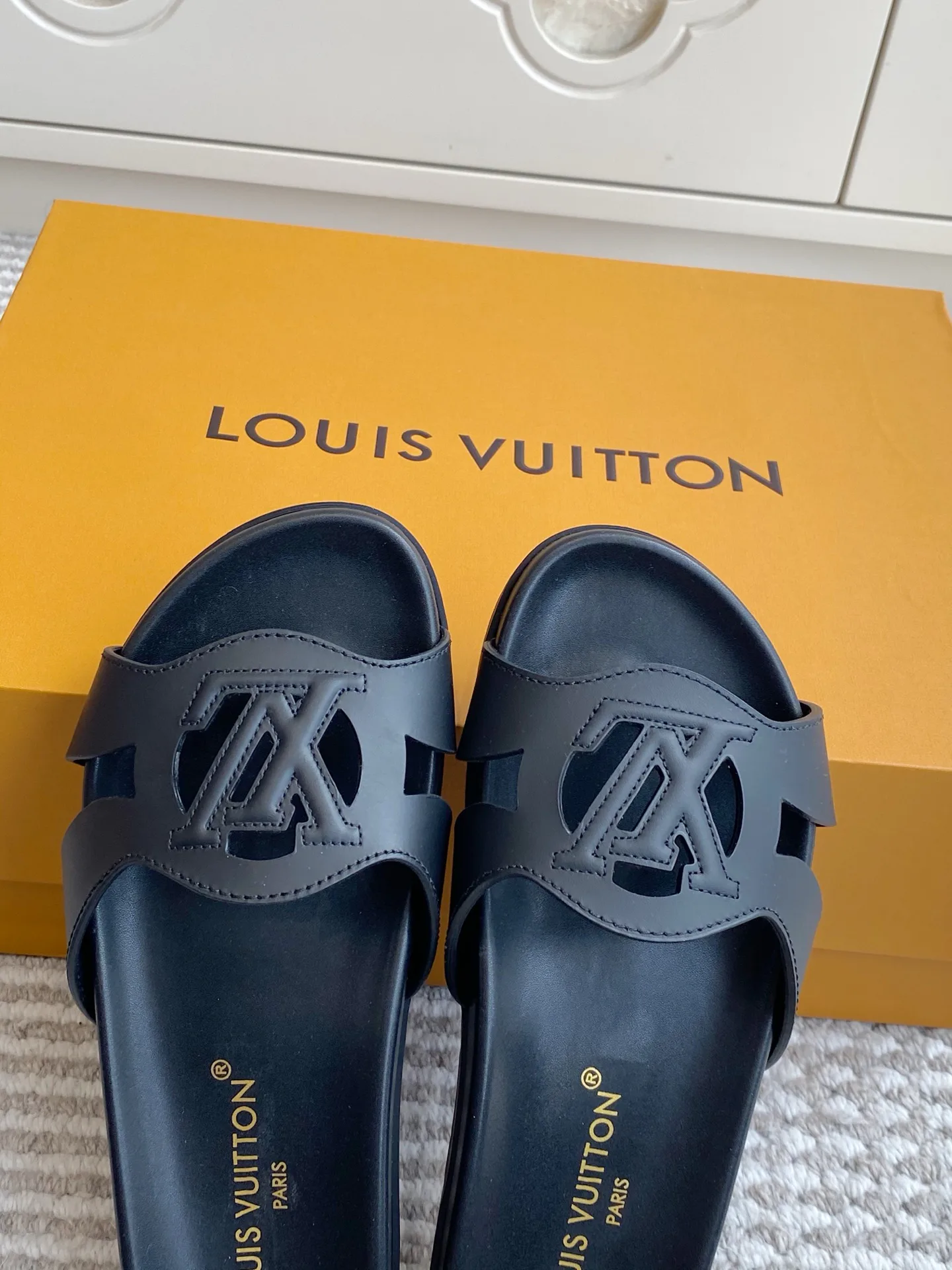 Шлепанцы Женские Louis Vuitton 17572148