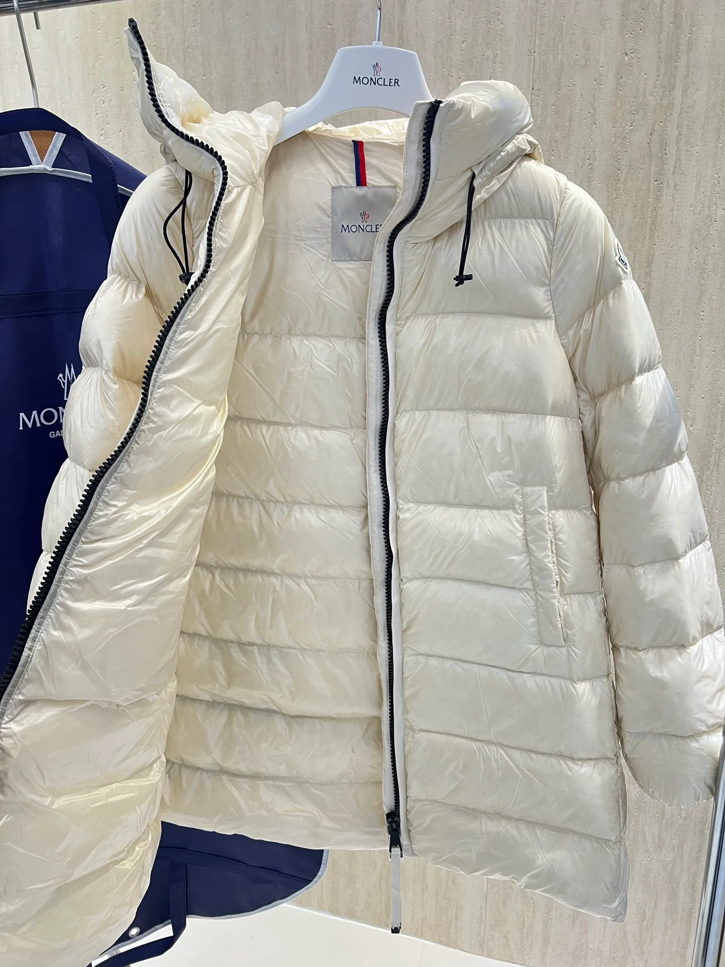 Куртки И Пуховики Женские Moncler 17958878