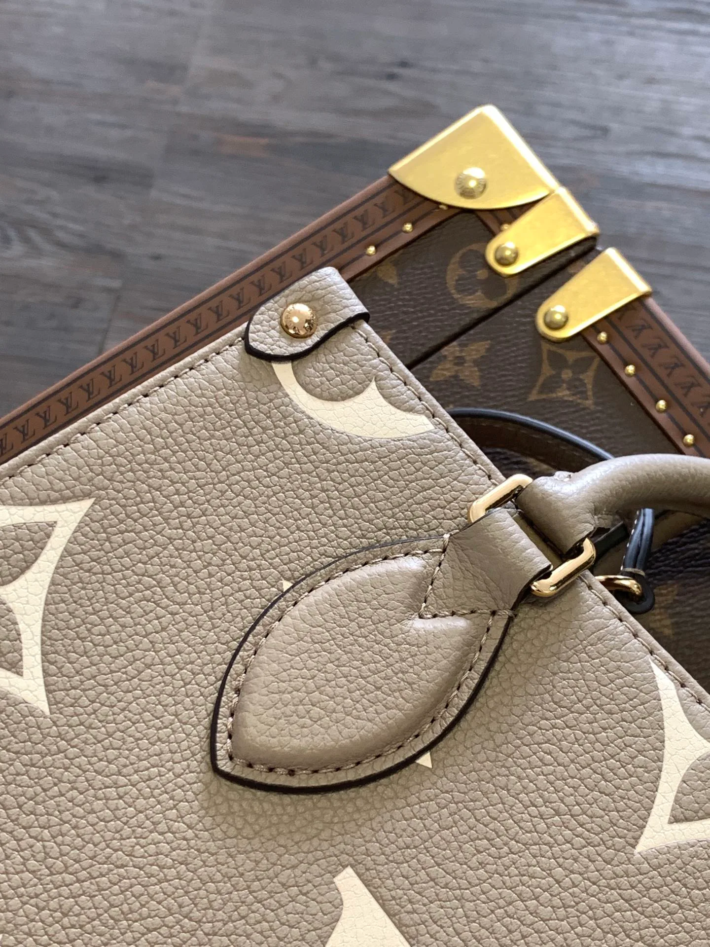 Классические Сумки Женские Louis Vuitton 18148123