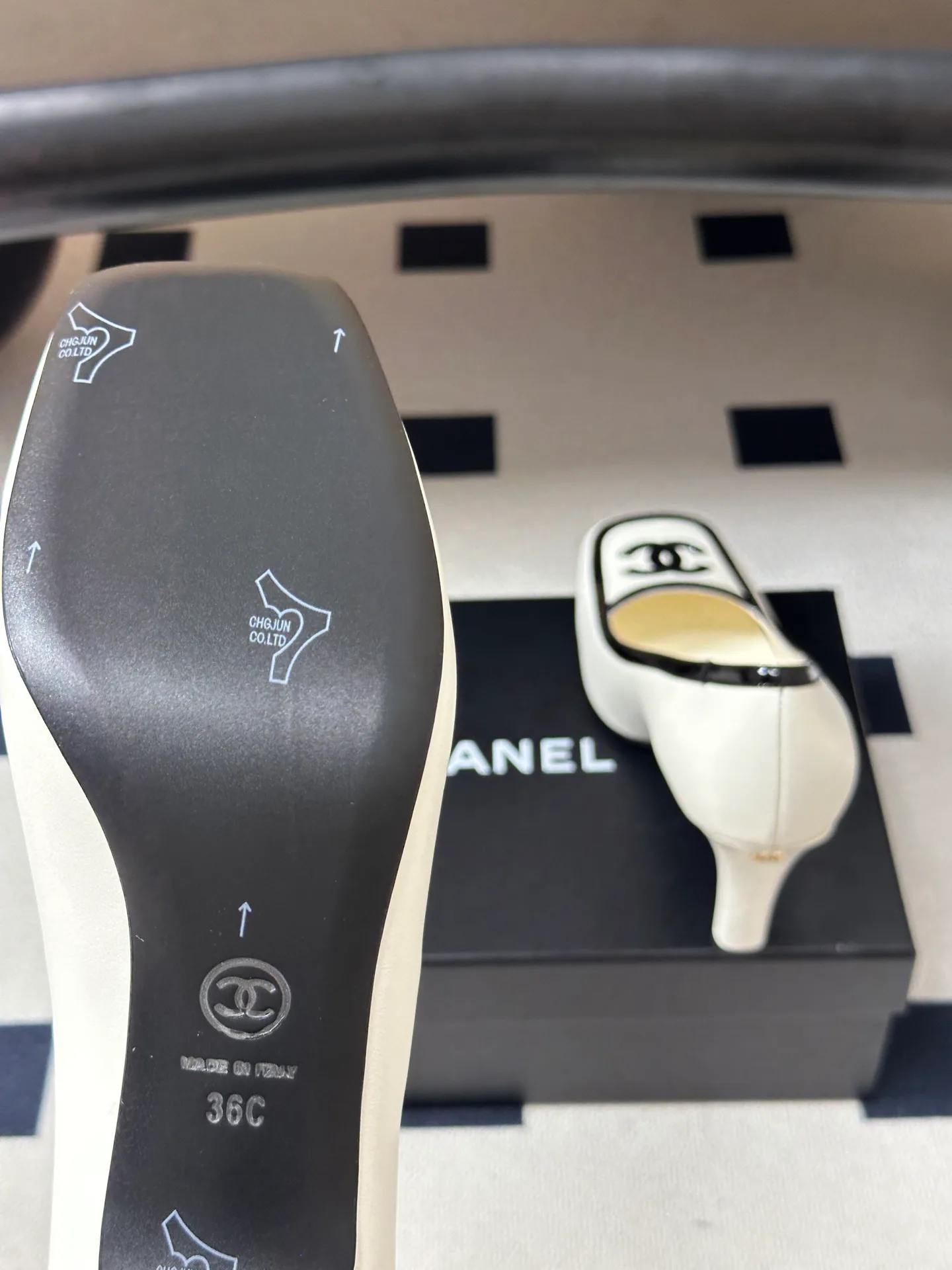 Туфли Женские Chanel 18049713