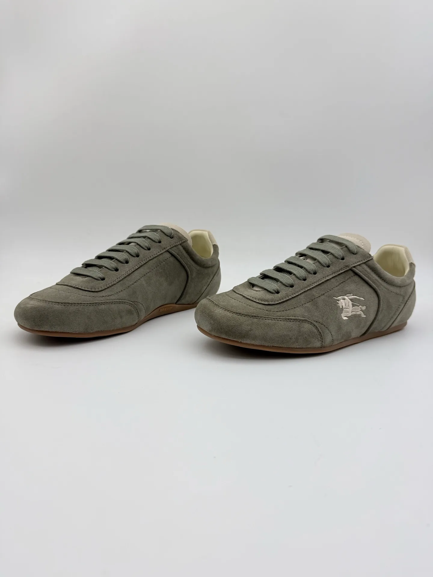 Кроссовки Женские Burberry 18589208