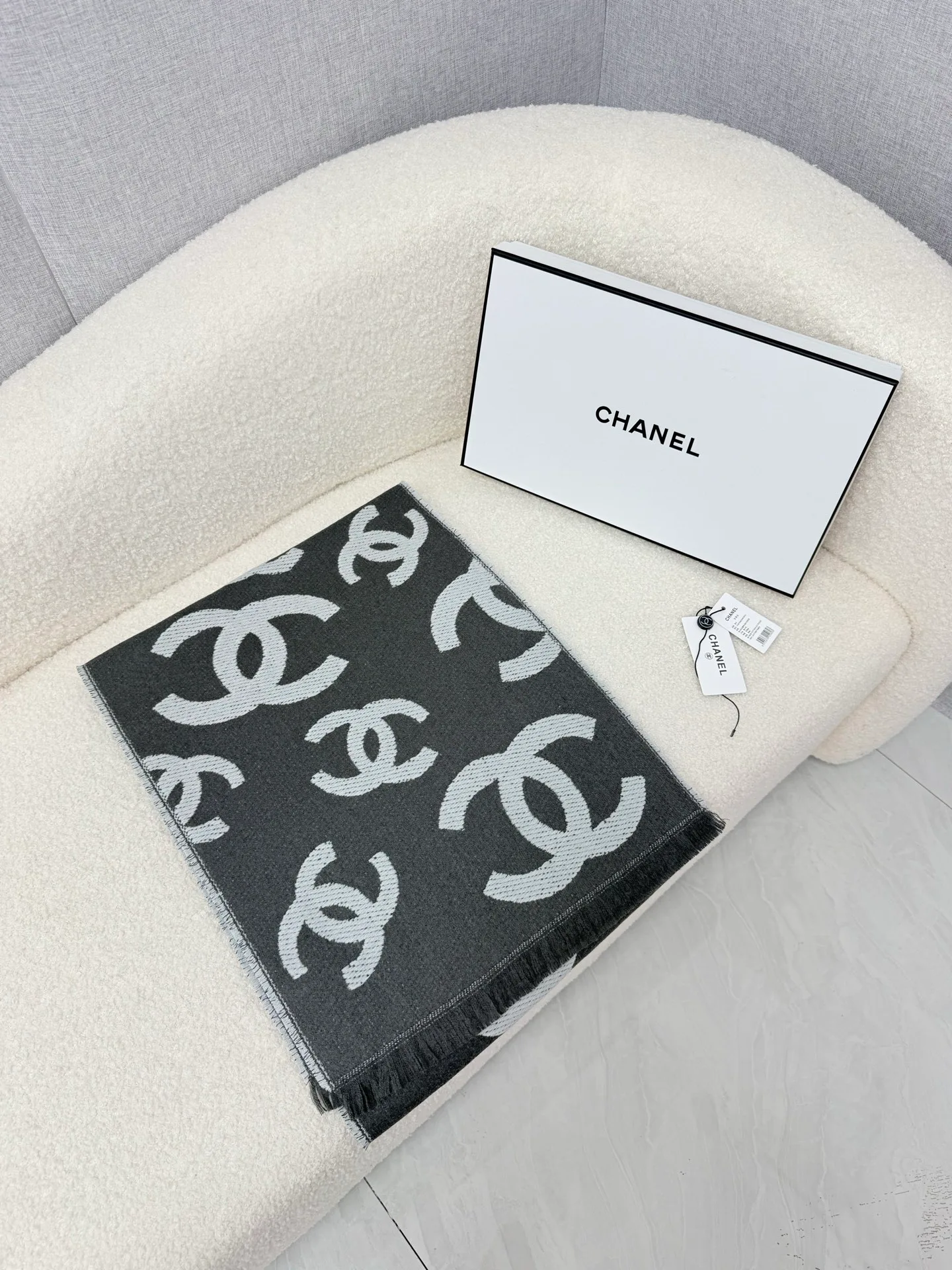 Шарфы Chanel 18675460