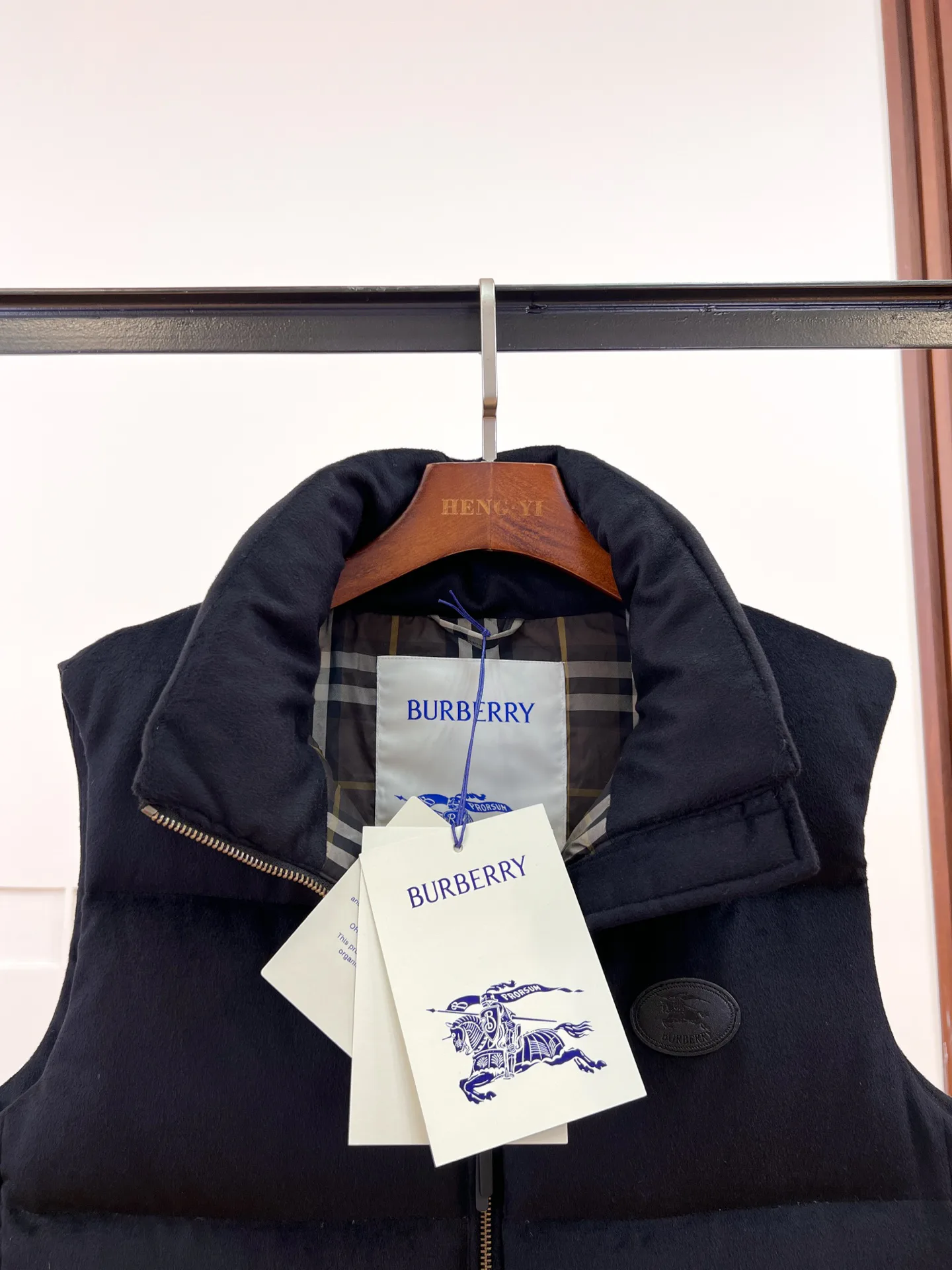 Жилеты Женские Burberry 17964686