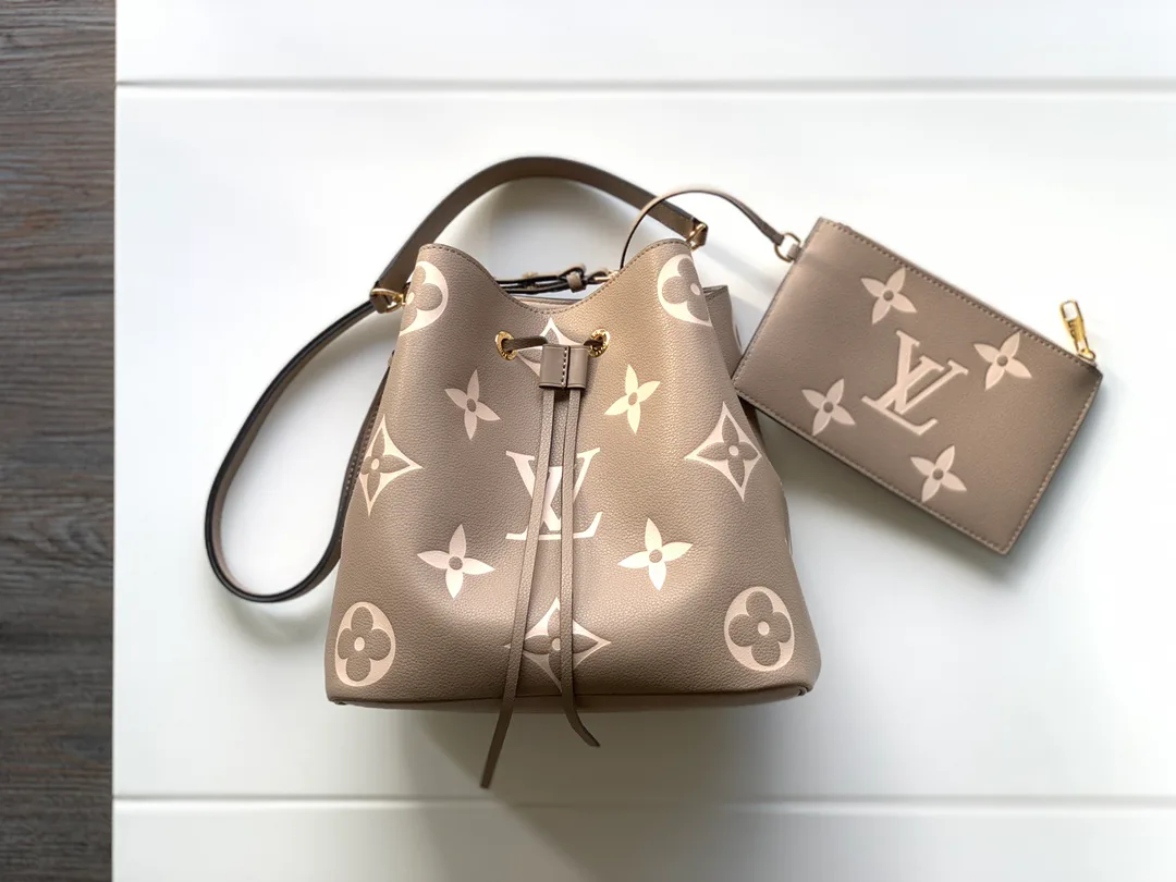 Классические Сумки Женские Louis Vuitton 17806369