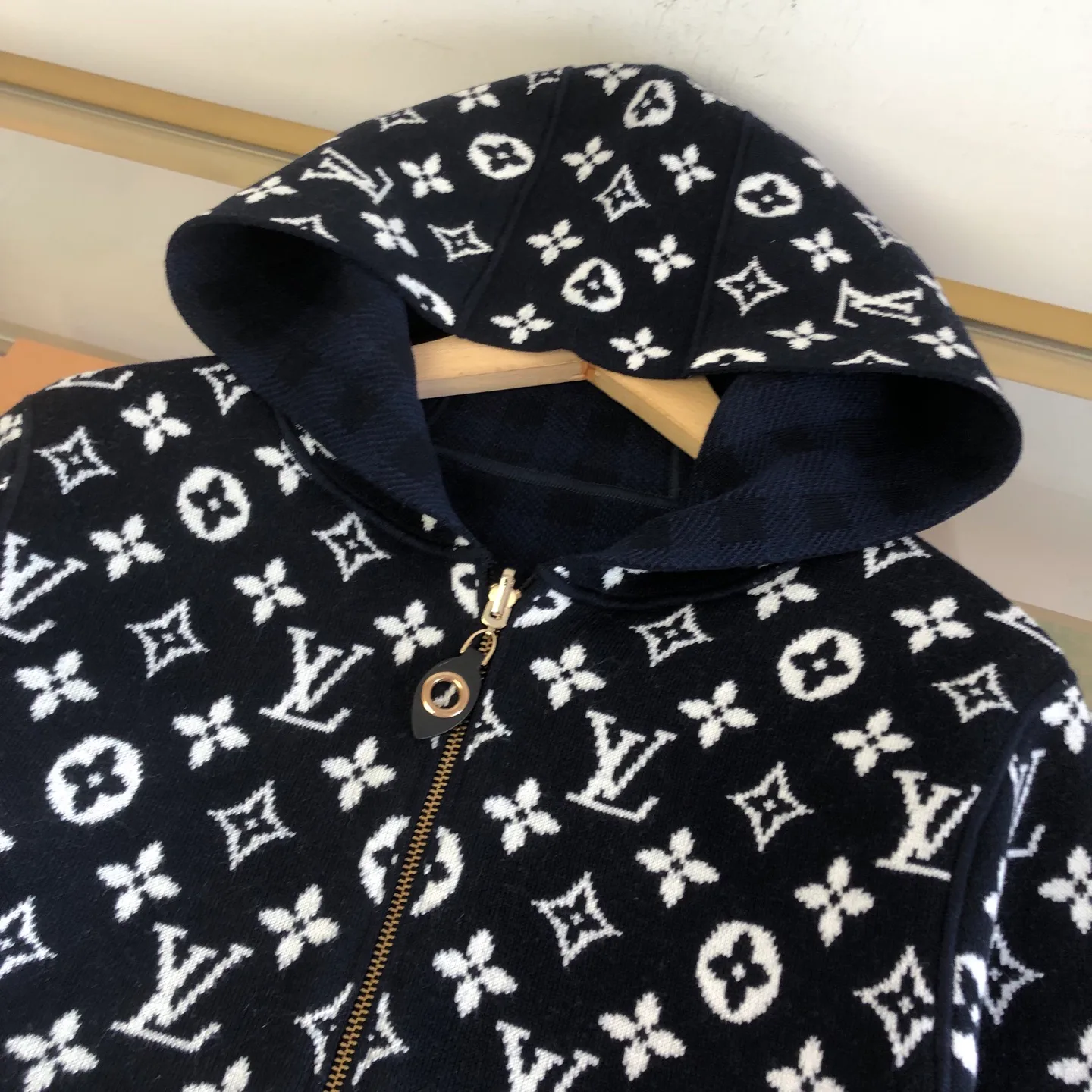 Куртки И Пуховики Женские Louis Vuitton 18141325