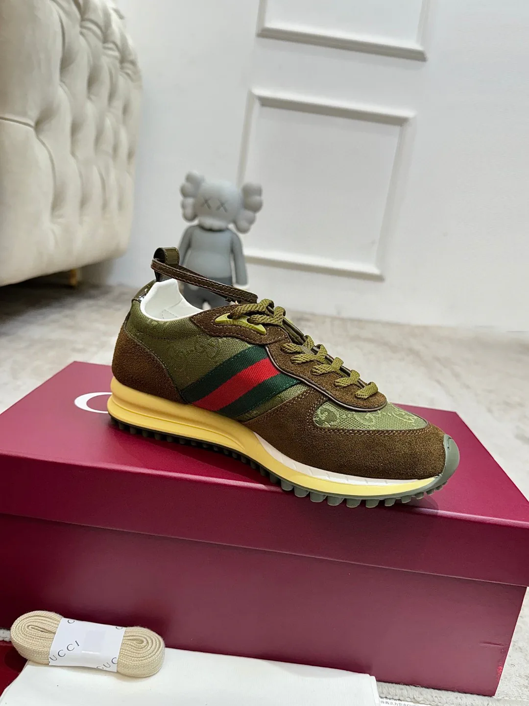 Кроссовки Женские Gucci 944886