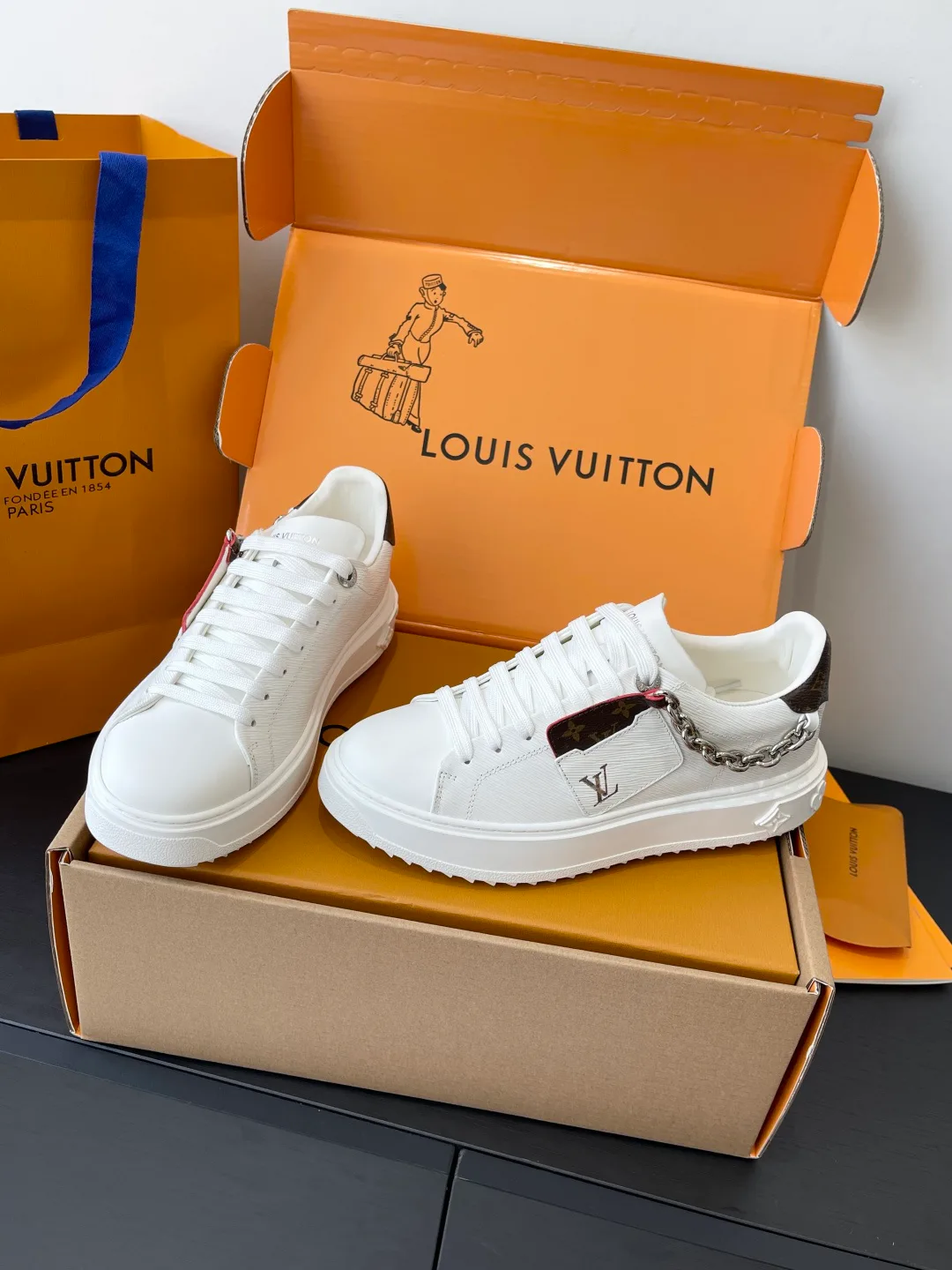 Кроссовки Женские Louis Vuitton 19613680