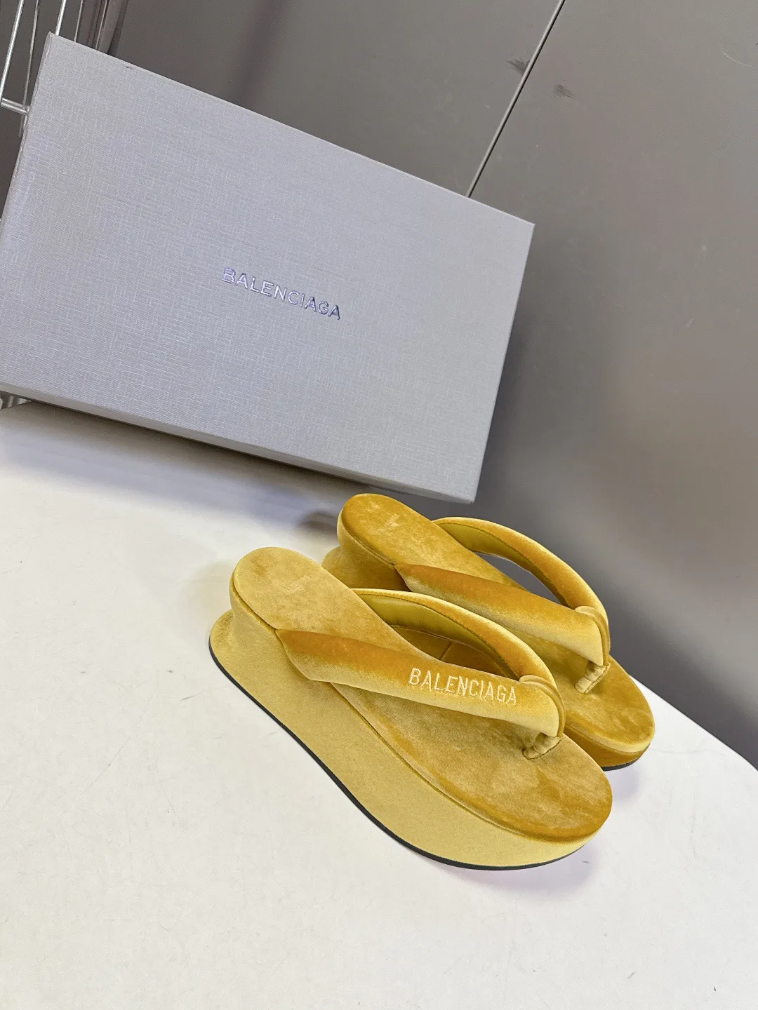 Шлепанцы Женские Balenciaga 14709508