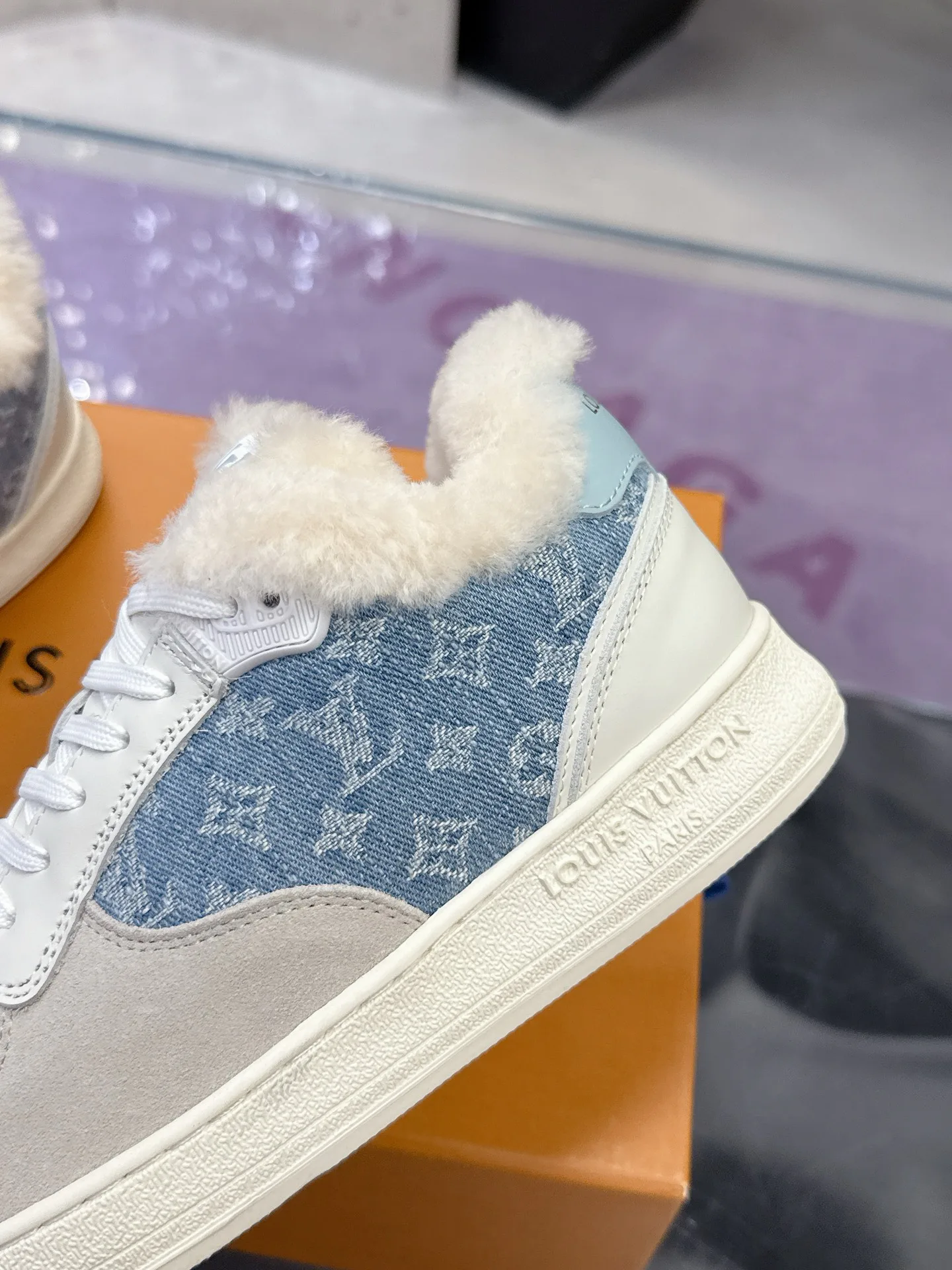 Кроссовки Женские Louis Vuitton 379402