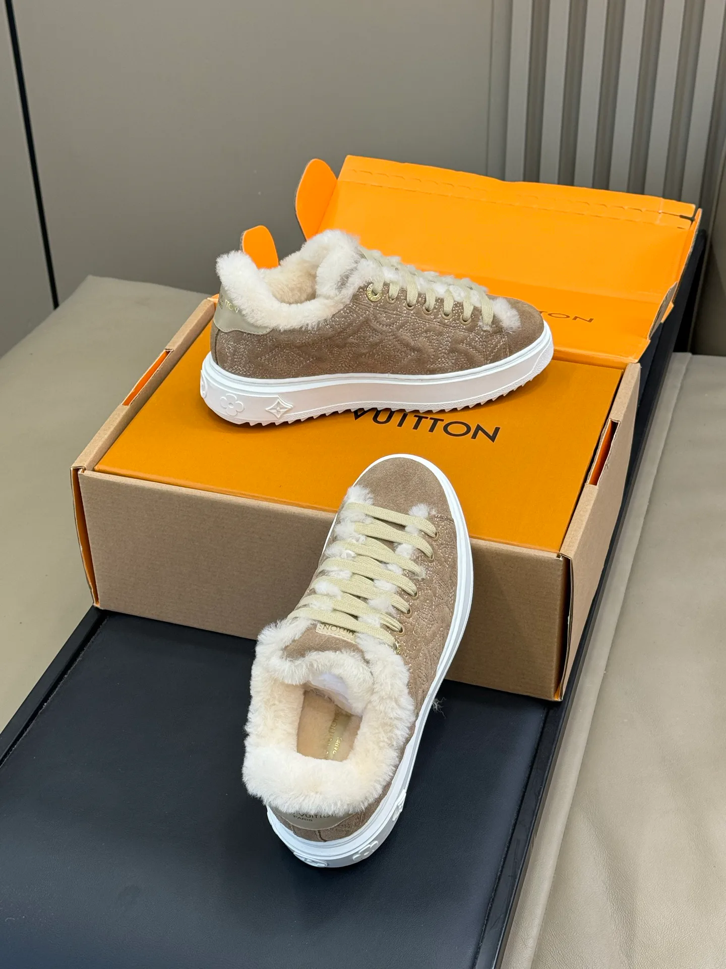 Кроссовки Женские Louis Vuitton 137635