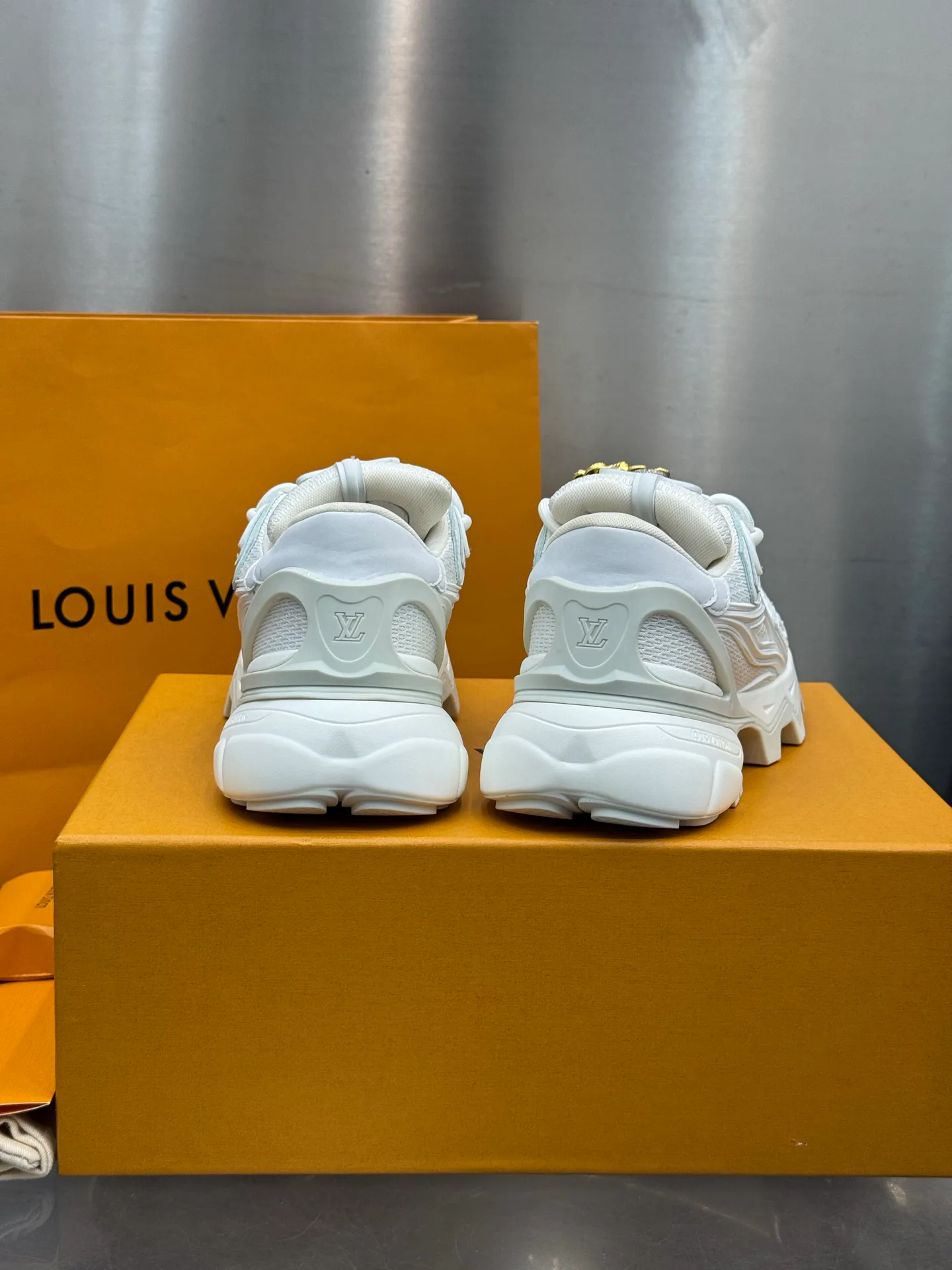 Кроссовки Женские Louis Vuitton 18202601