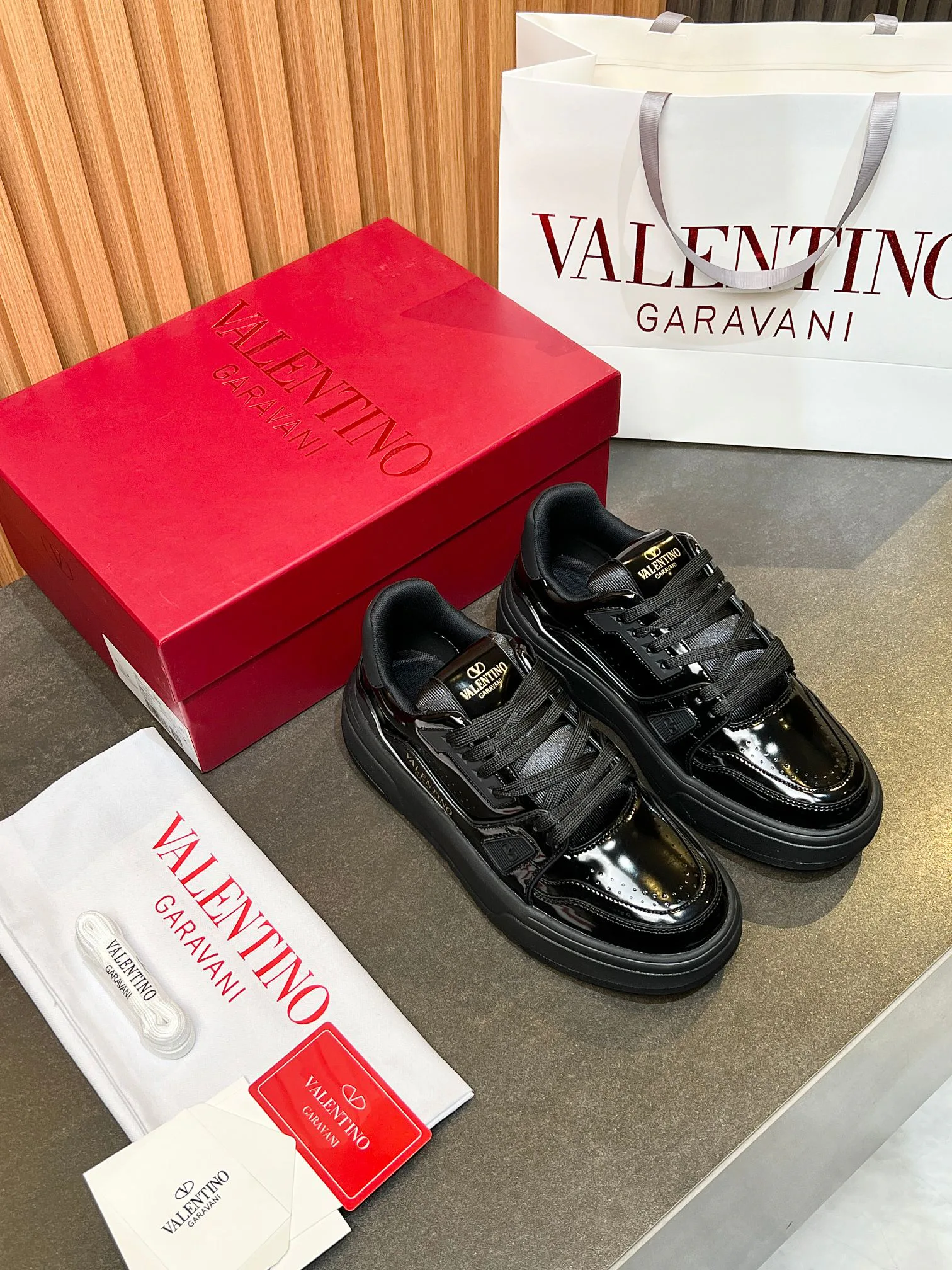 Кроссовки Женские Valentino 21330