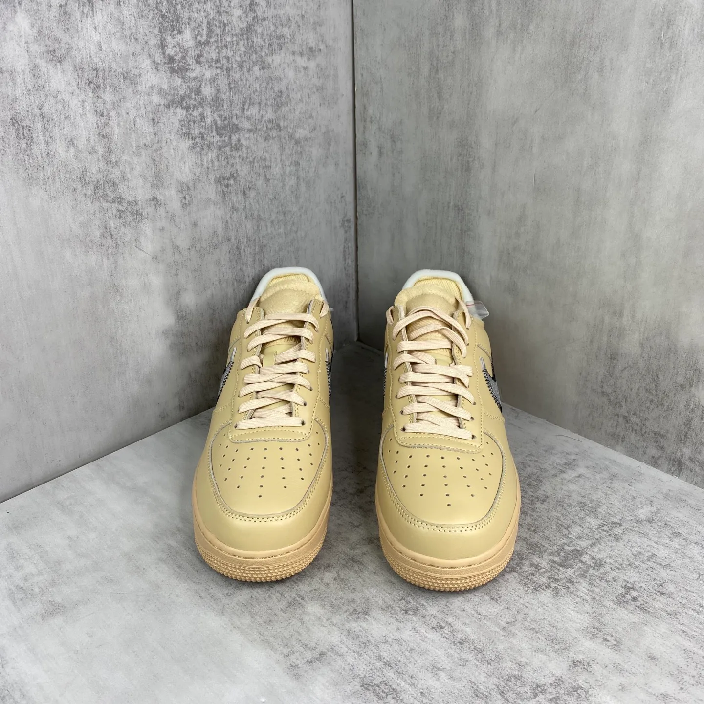 Кроссовки Женские Off-White 5912636