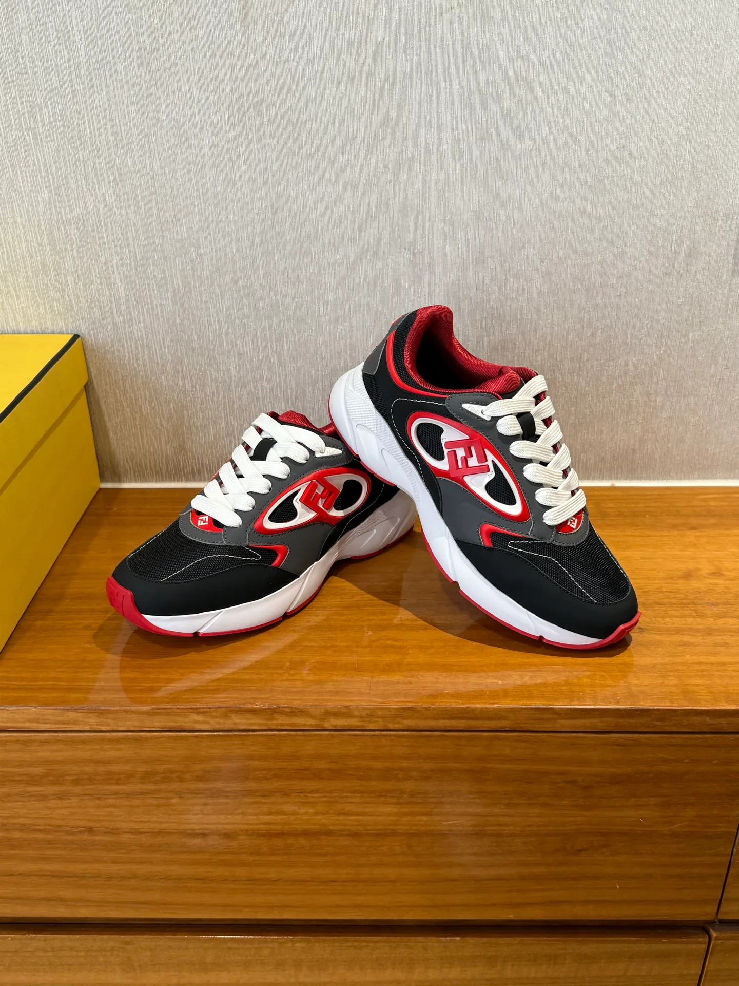 Кроссовки Женские Fendi 21704