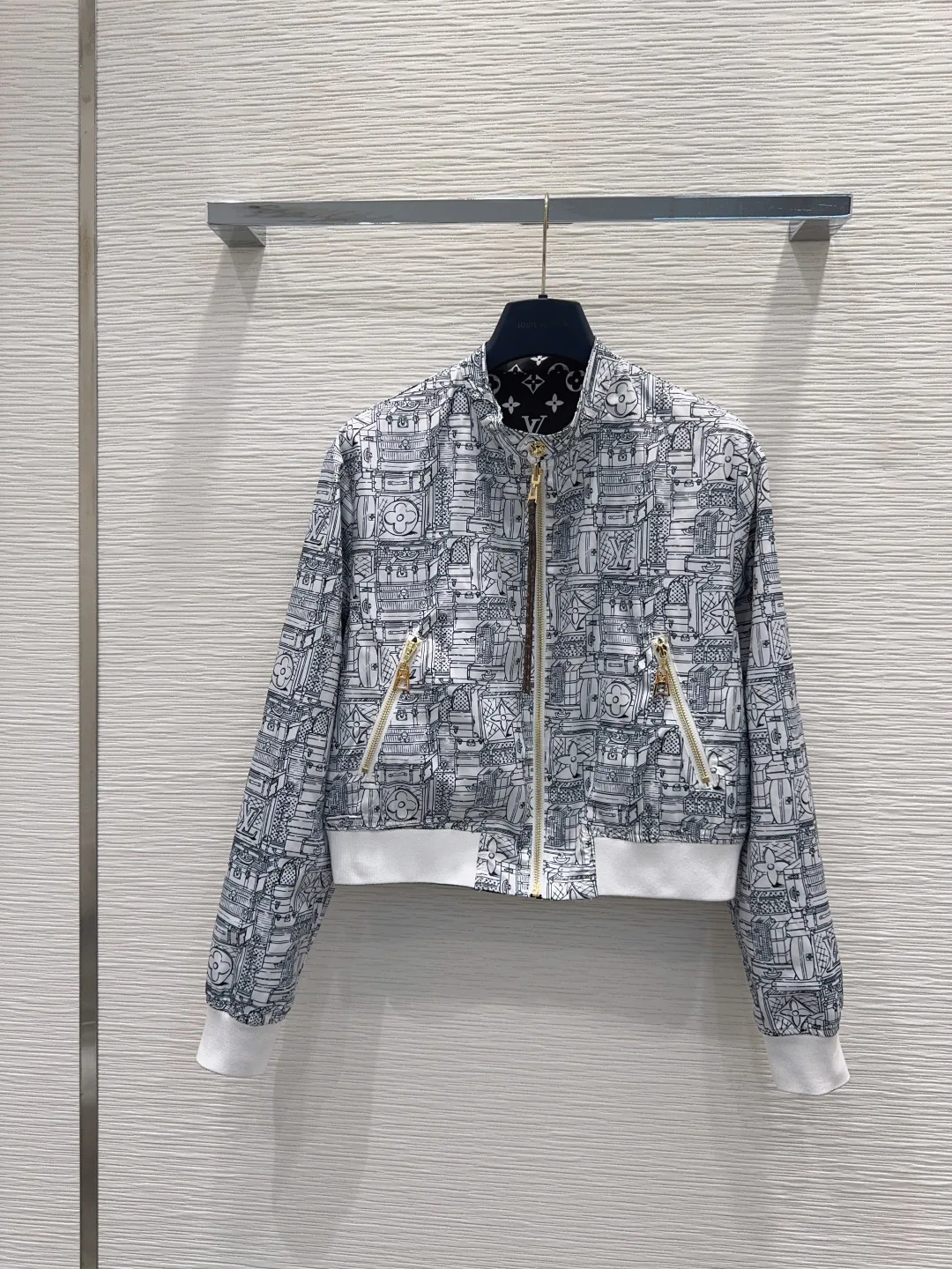 Куртки И Пуховики Женские Louis Vuitton 18023312