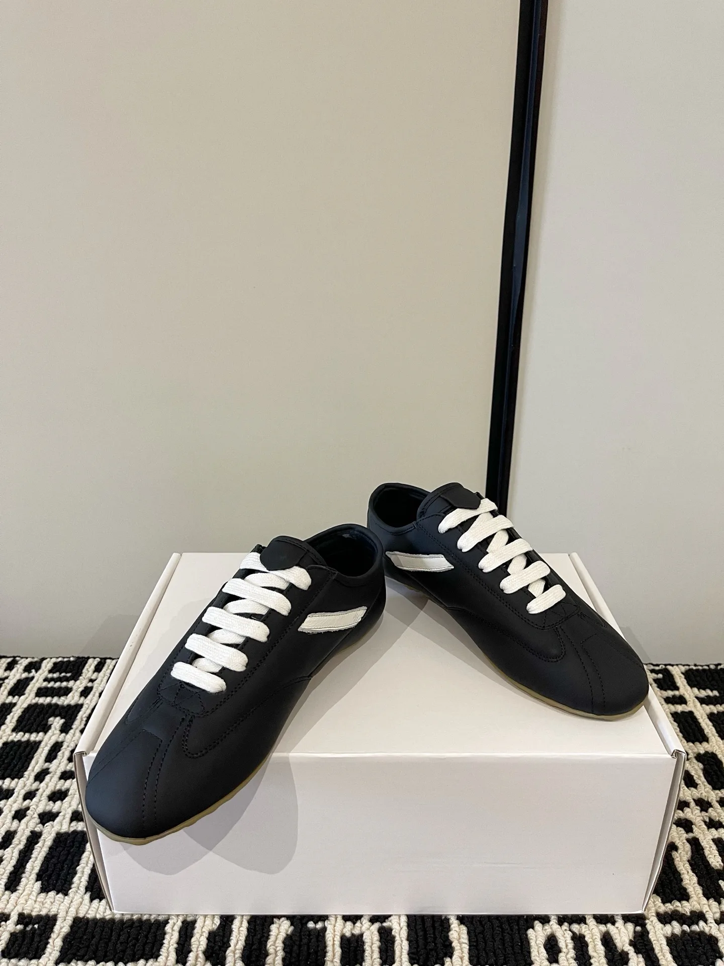 Кроссовки Женские Alexander Mcqueen 18386235