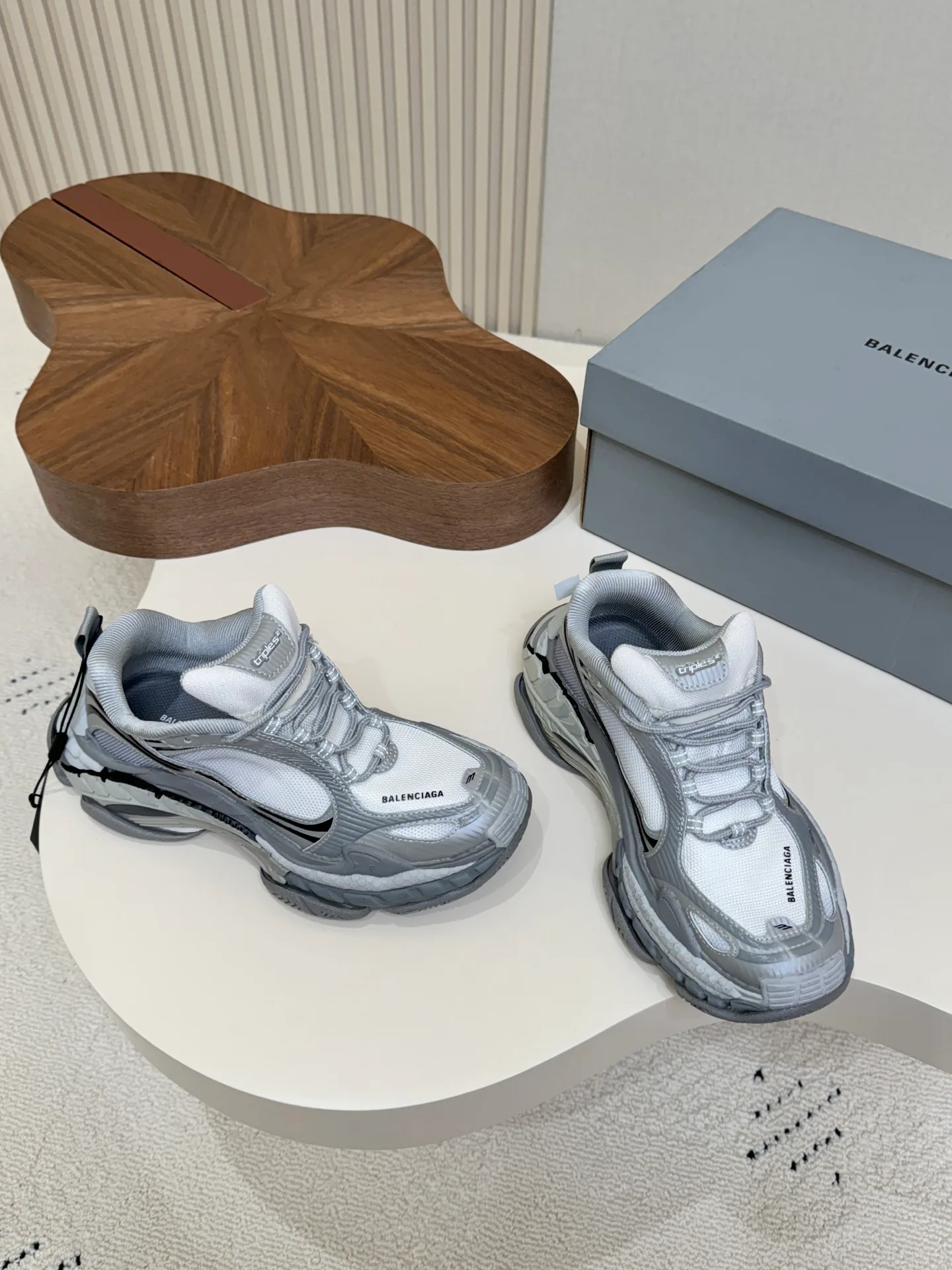 Кроссовки Женские Balenciaga 19691232