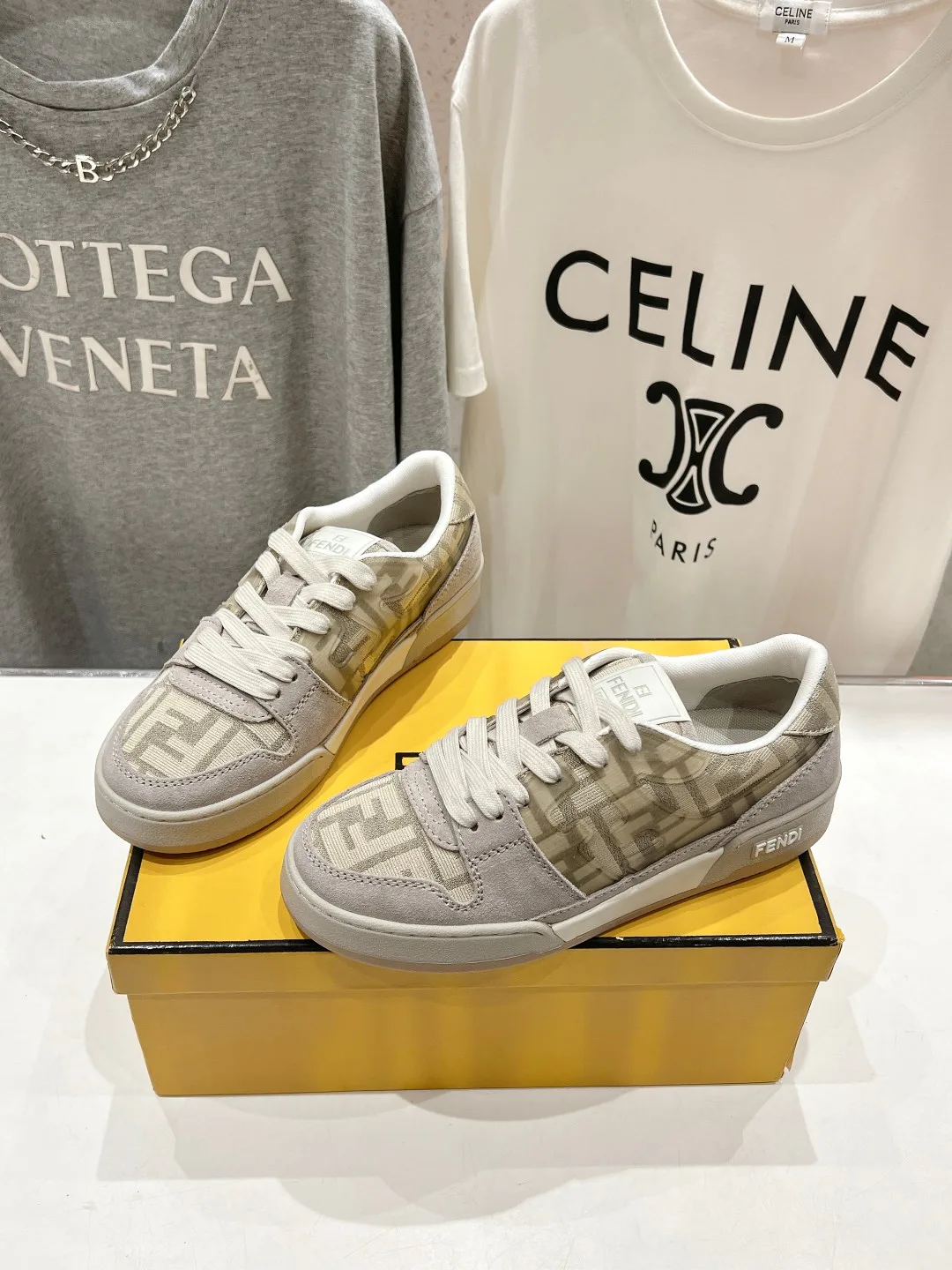 Кроссовки Женские Fendi 17908444