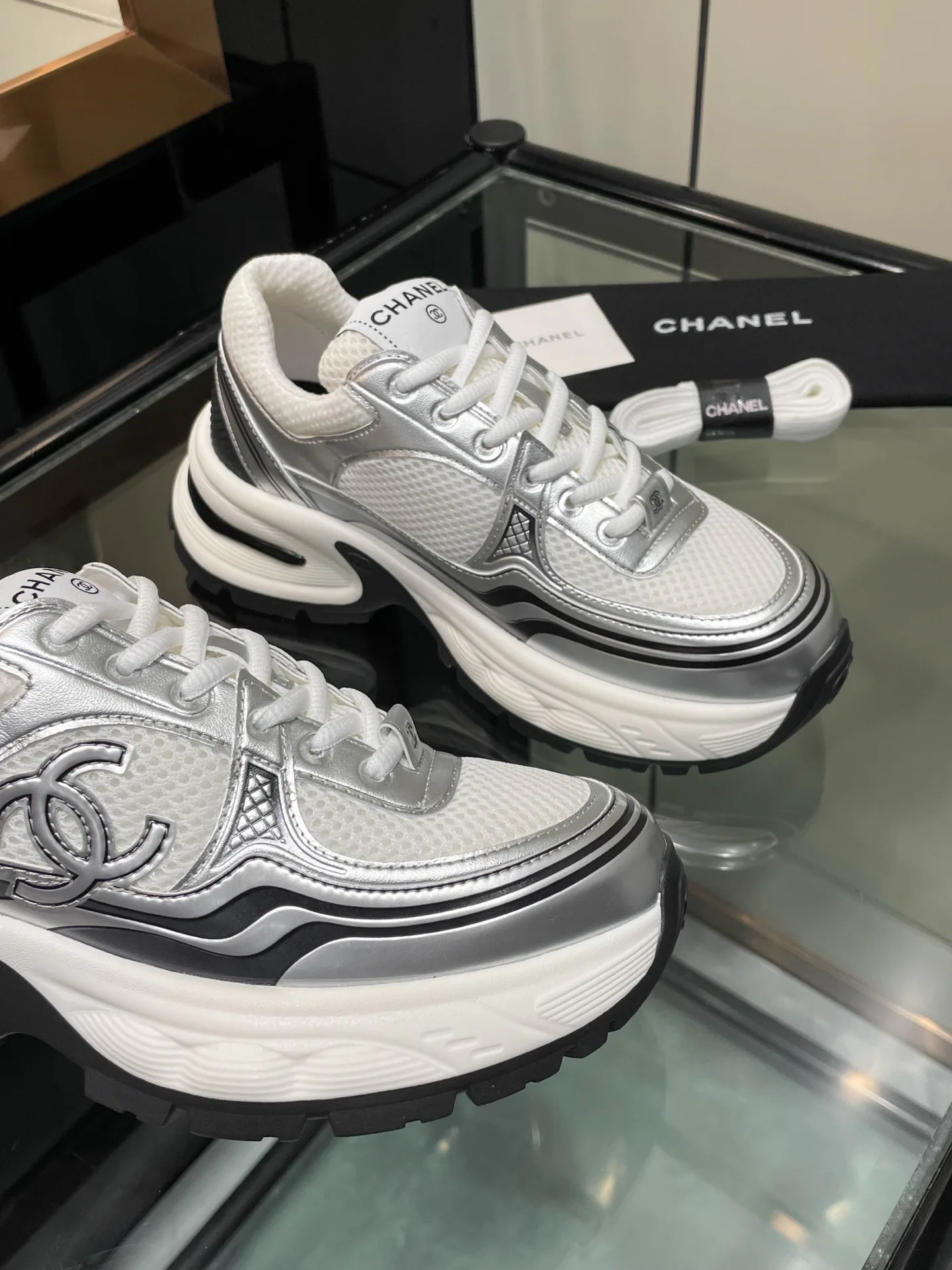Кроссовки Женские Chanel 18678683