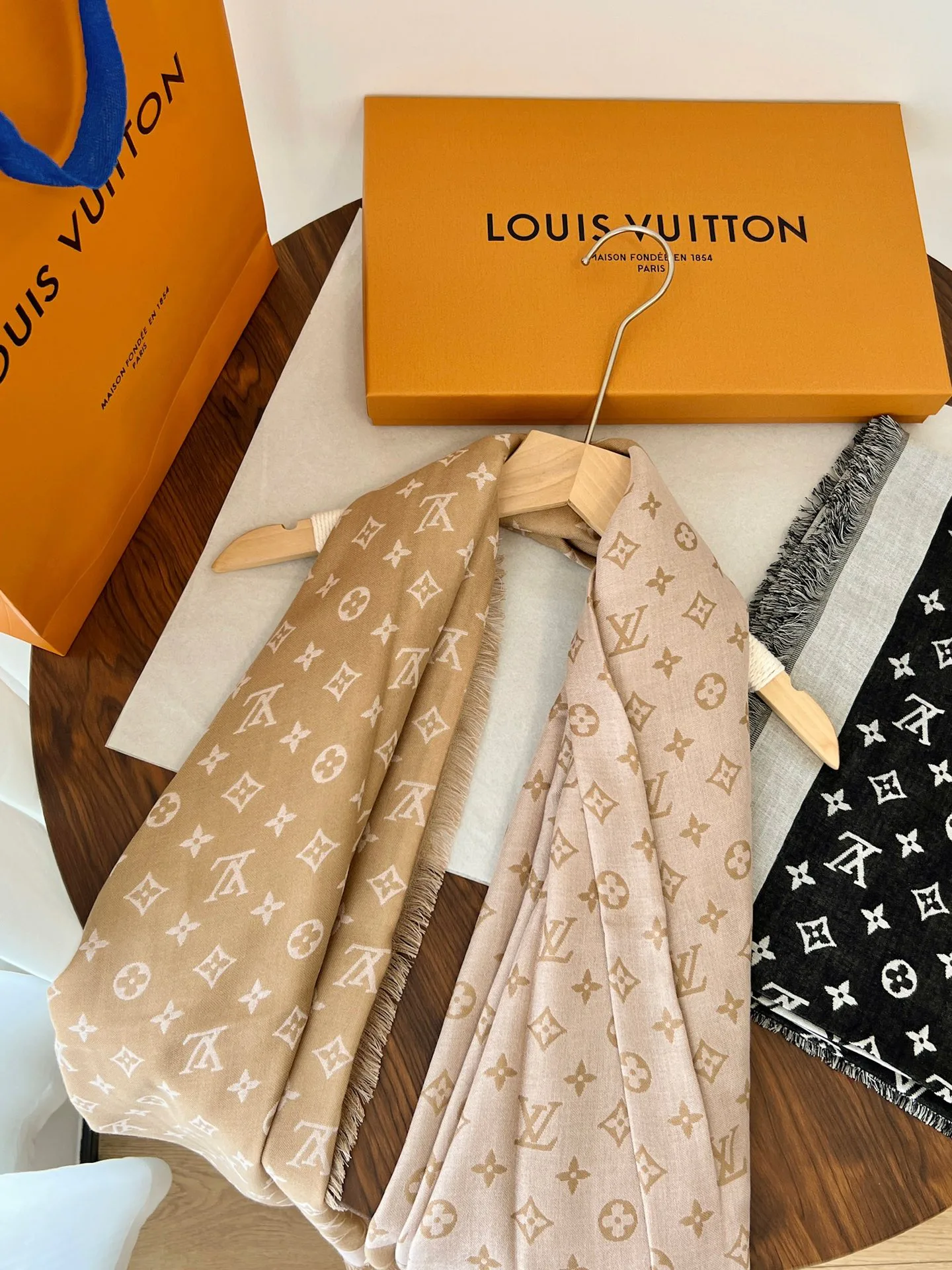 Шарфы Louis Vuitton 11910590