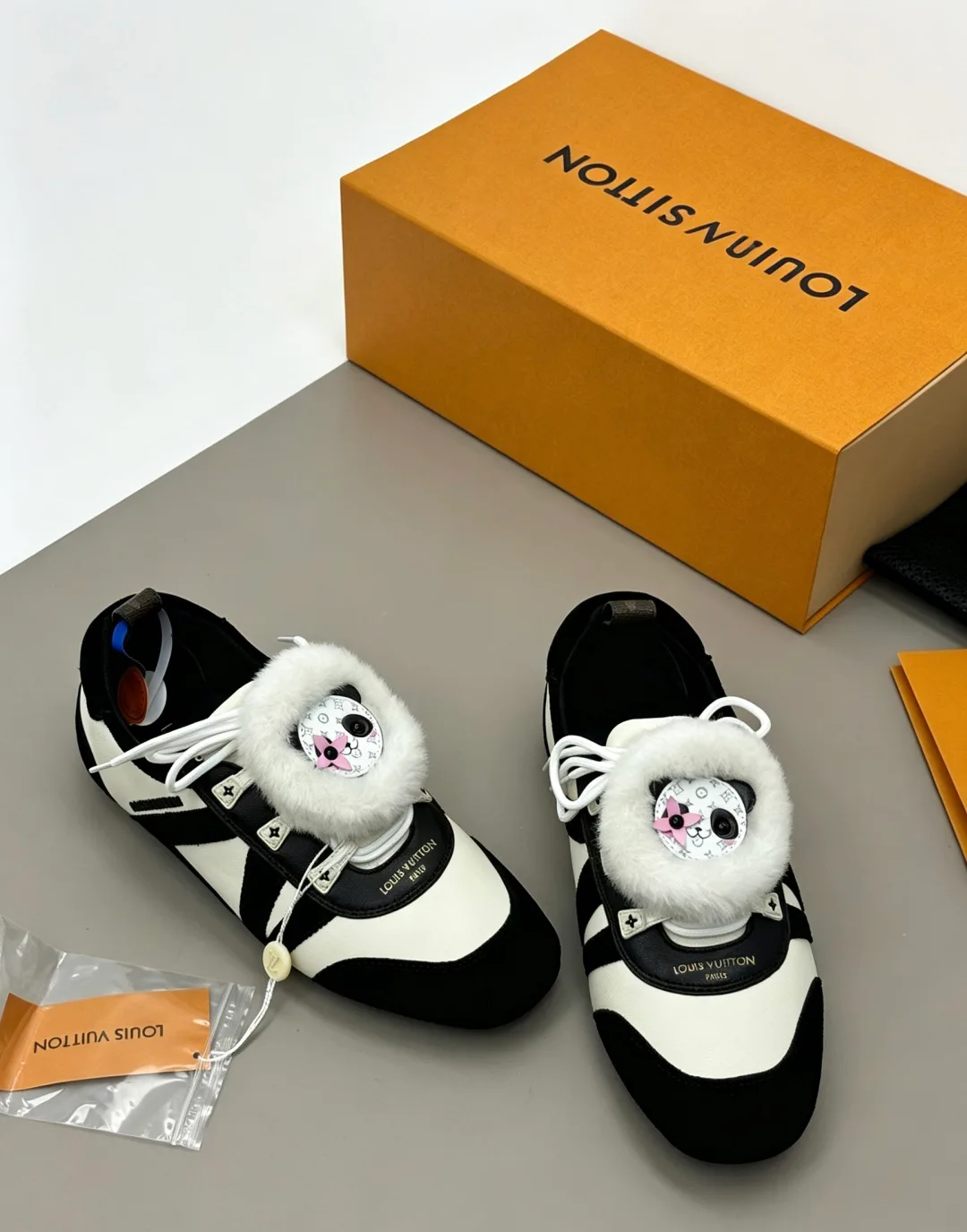Кроссовки Женские Louis Vuitton 18006200