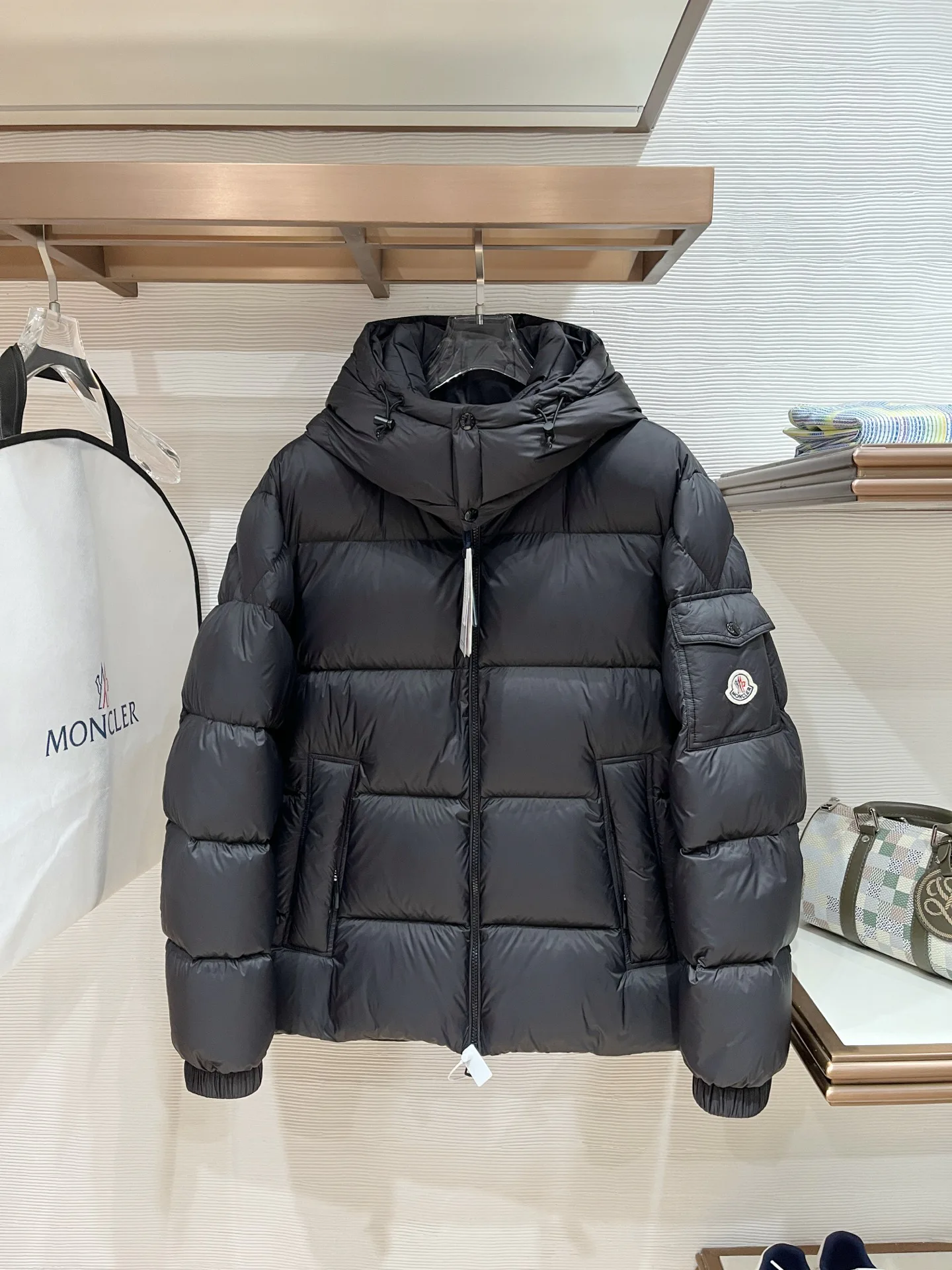 Куртки И Пуховики Мужские Moncler 17930655