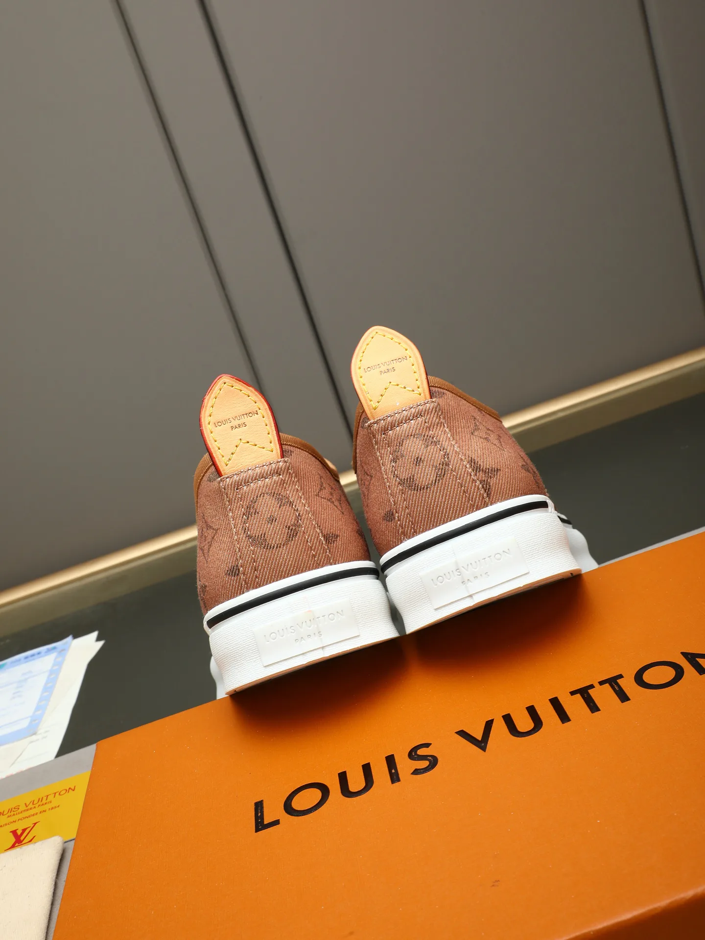 Кроссовки Женские Louis Vuitton 17947260