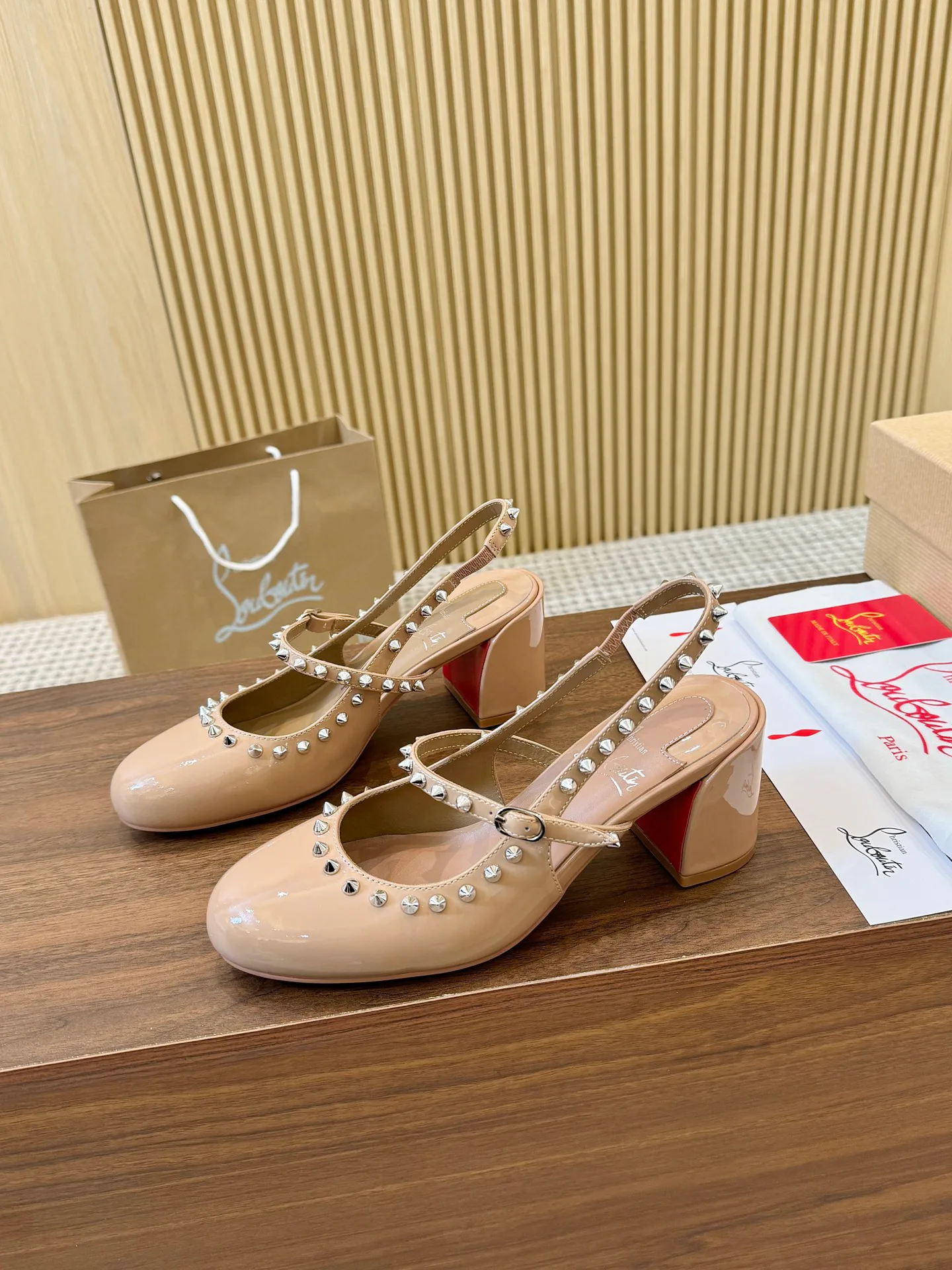 Туфли Женские Christian Louboutin 9737255