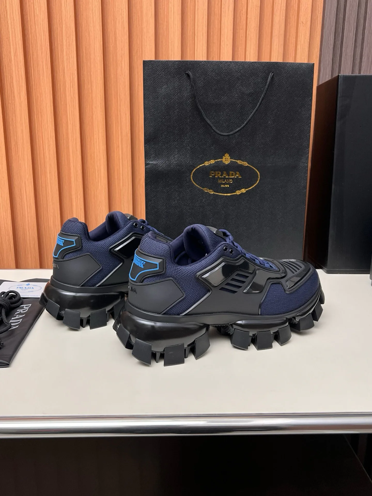 Кроссовки Женские Prada 17955144