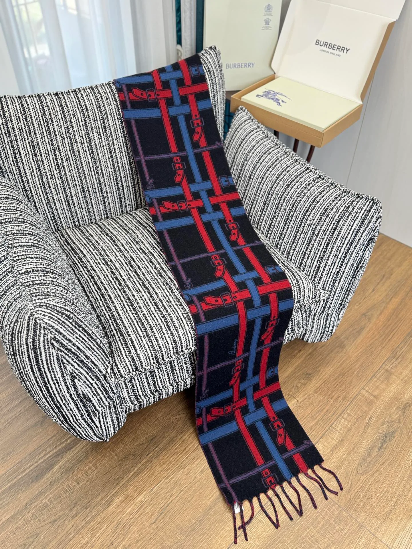 Шарфы Burberry 18523940