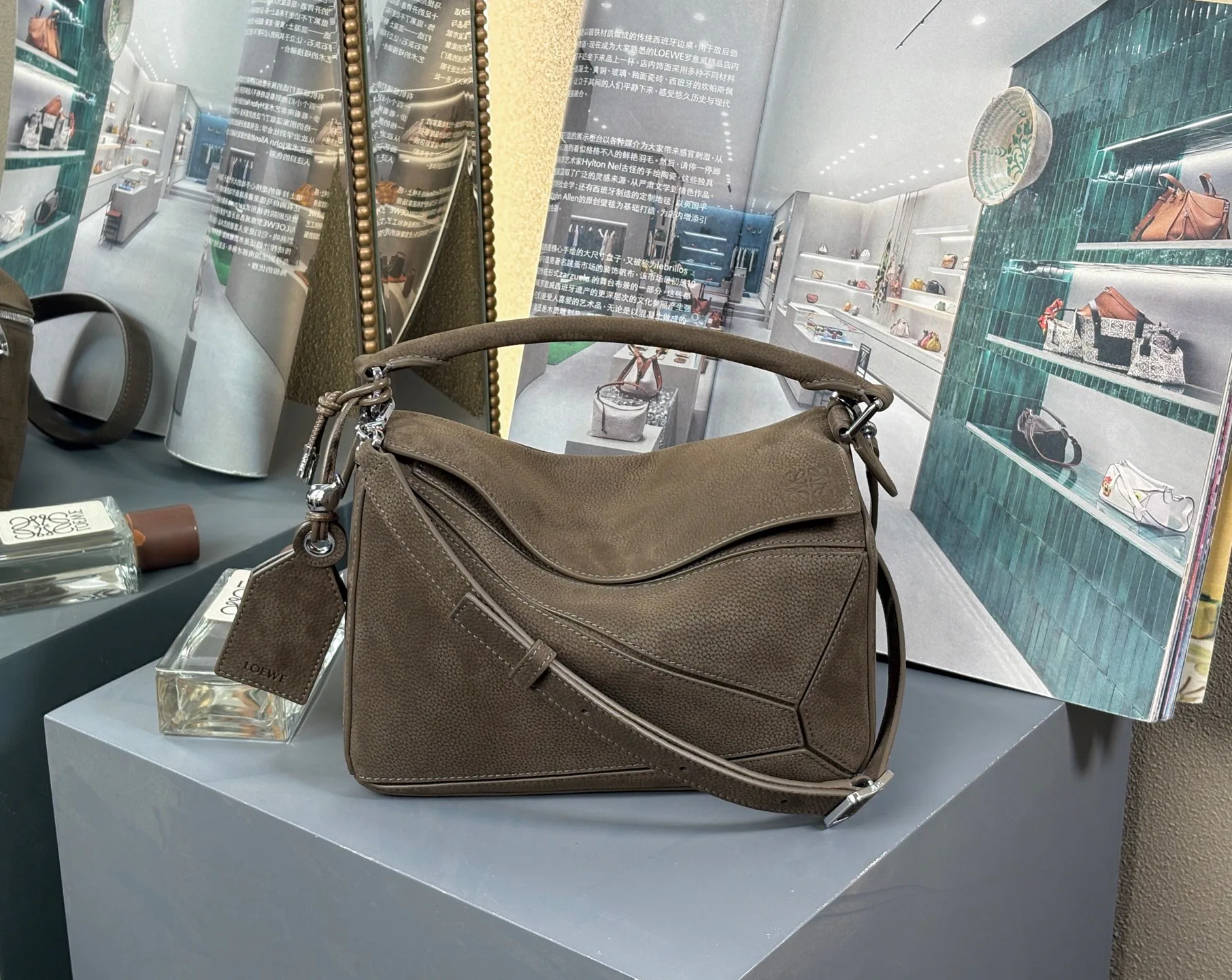 Классические Сумки Женские Loewe 1846036