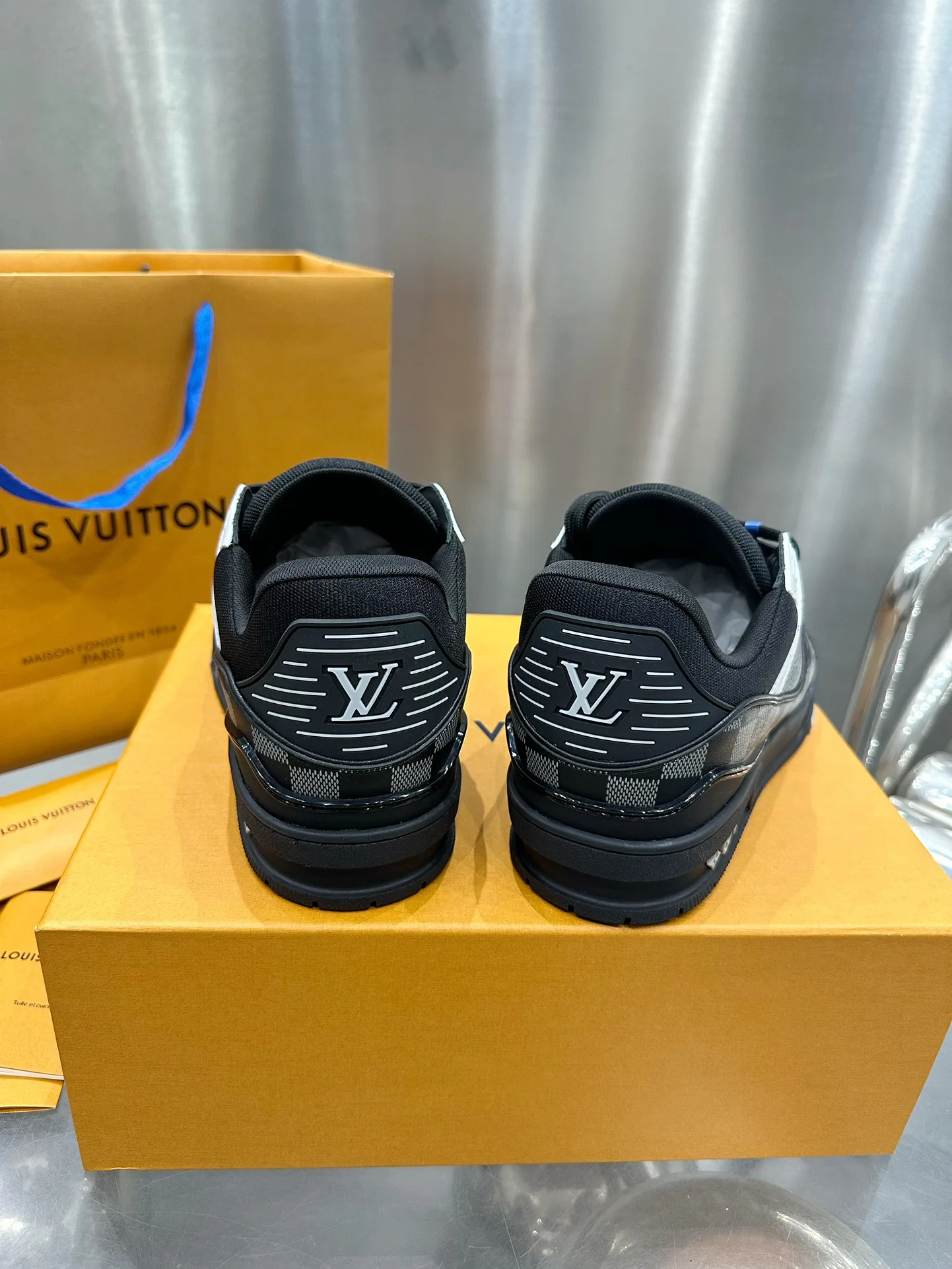Кроссовки Мужские Louis Vuitton 19073361