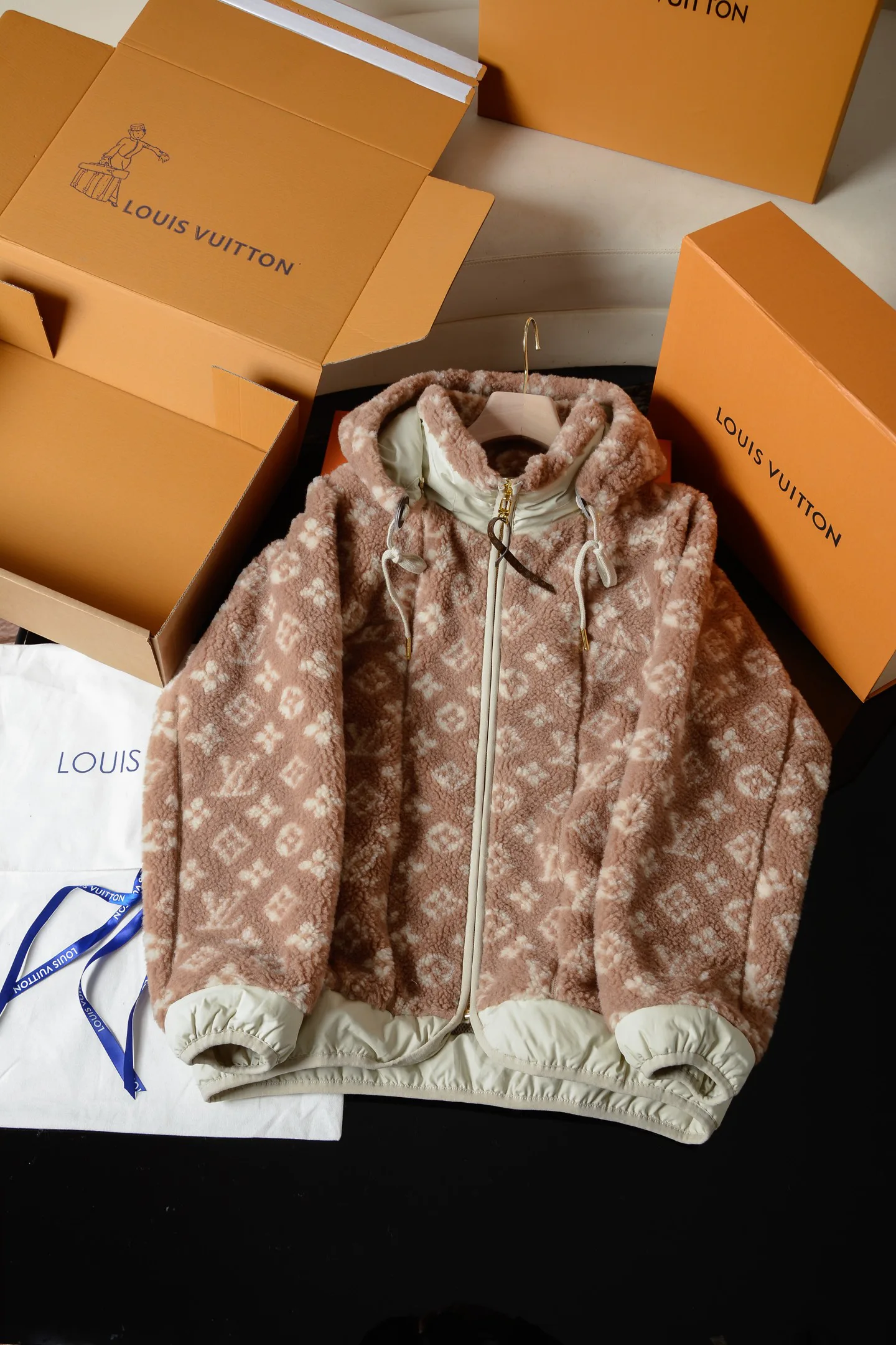 Куртки И Пуховики Женские Louis Vuitton 941604