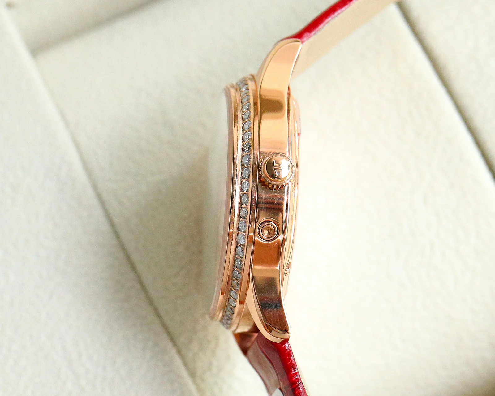 Часы Женские Jaeger-Lecoultre 18233885