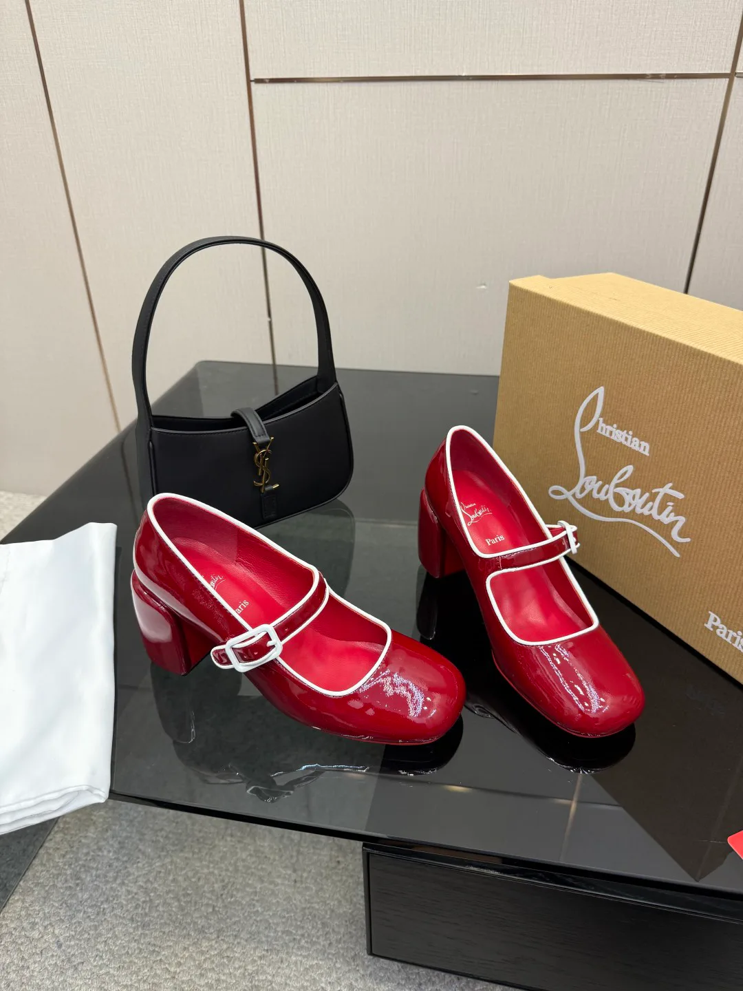 Туфли Женские Christian Louboutin 555383