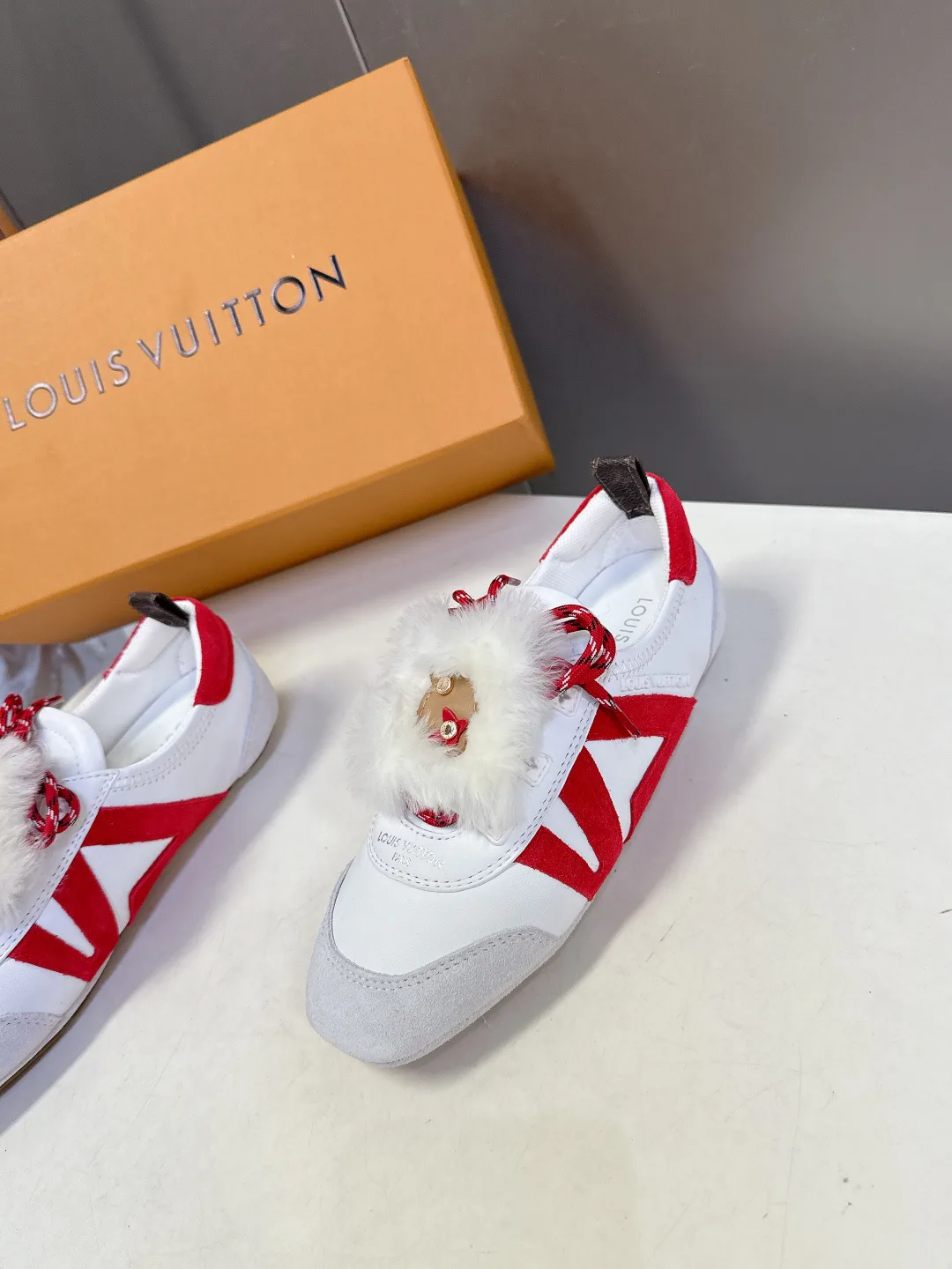 Кроссовки Женские Louis Vuitton 1480746