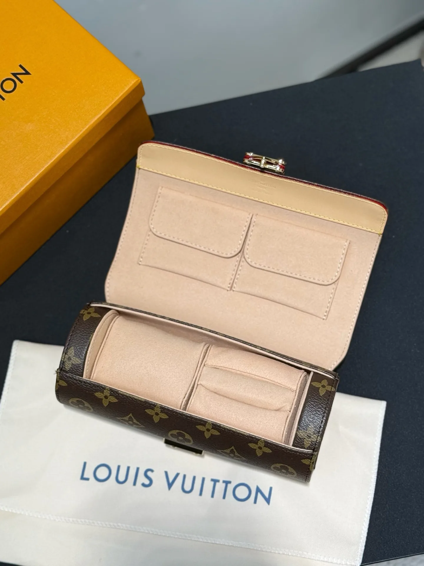 Текстиль Louis Vuitton 1383239